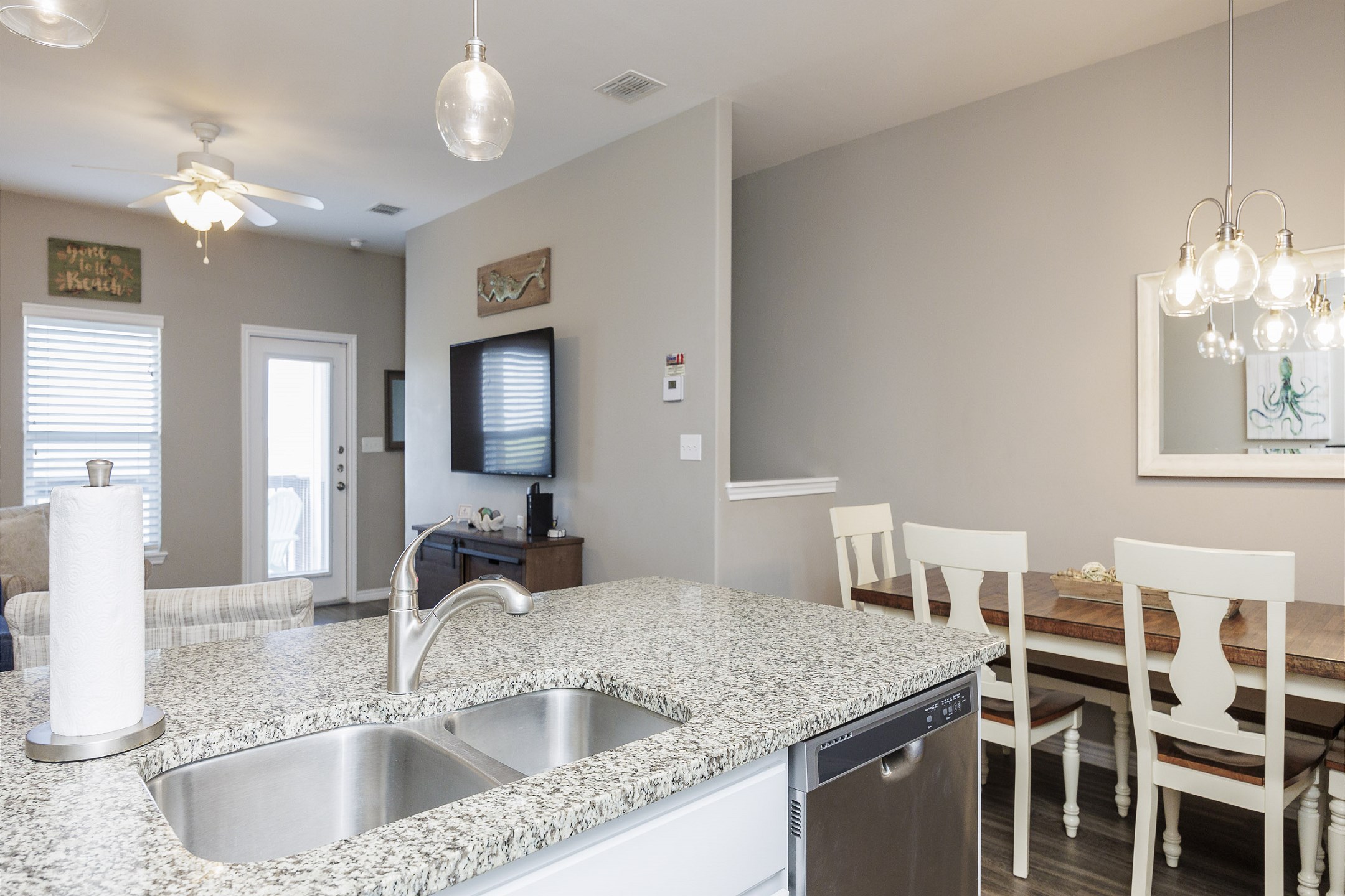 Open layout connecting the kitchen to the dining area