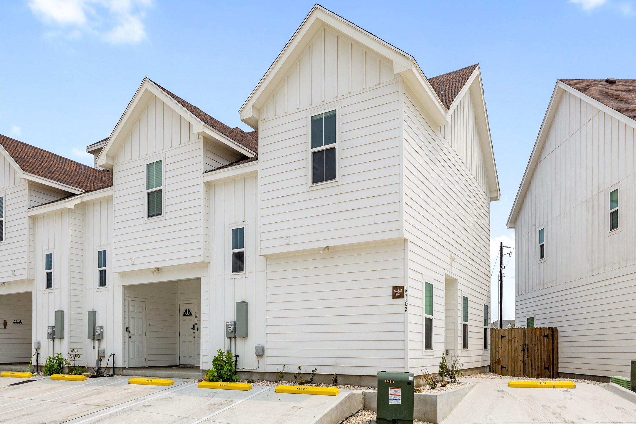 Front view of the property and parking area 
