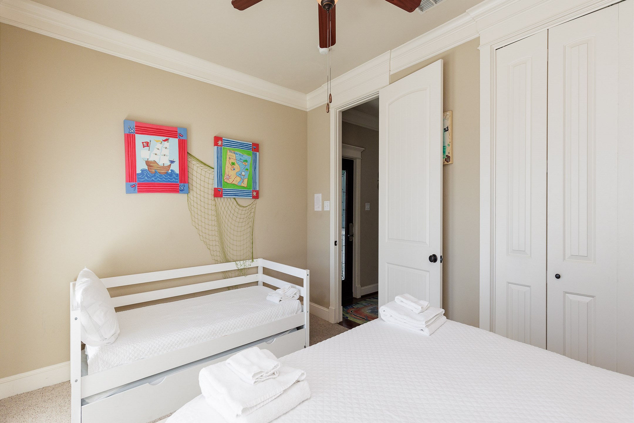 Second bedroom with plenty of space and private balcony 