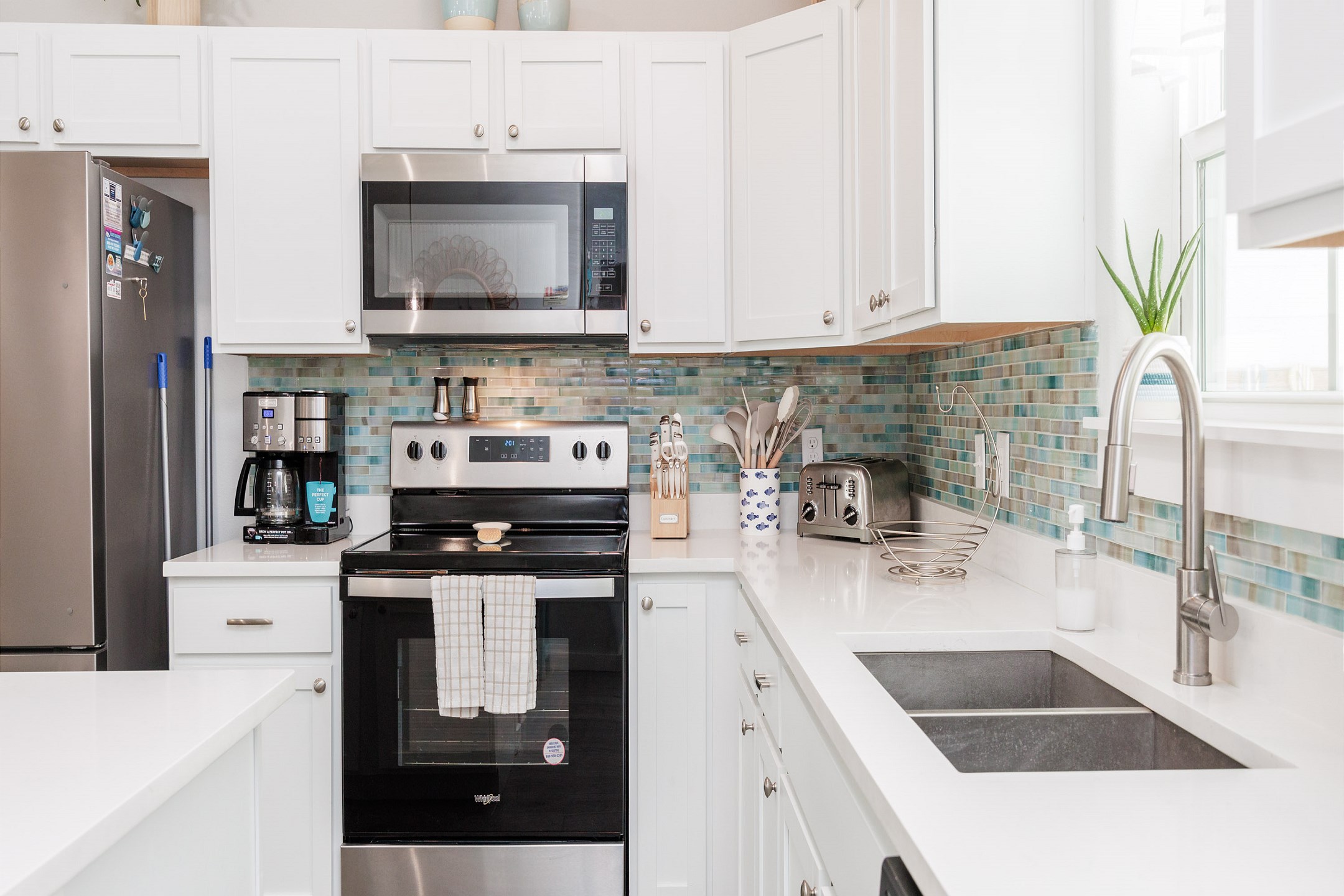 Well-equipped kitchen area, perfect for preparing family meals 