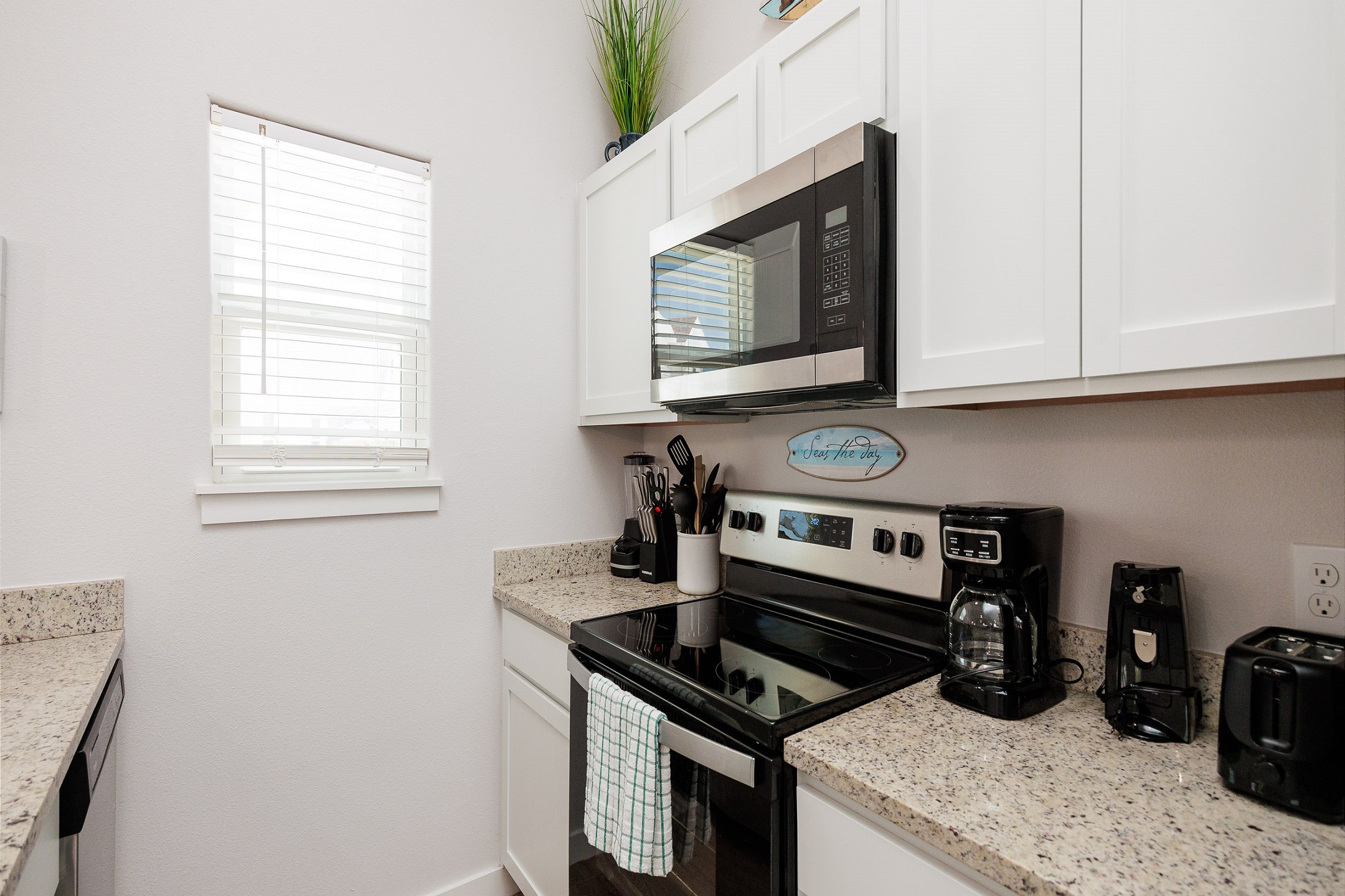 Fully equipped kitchen with coffee maker 