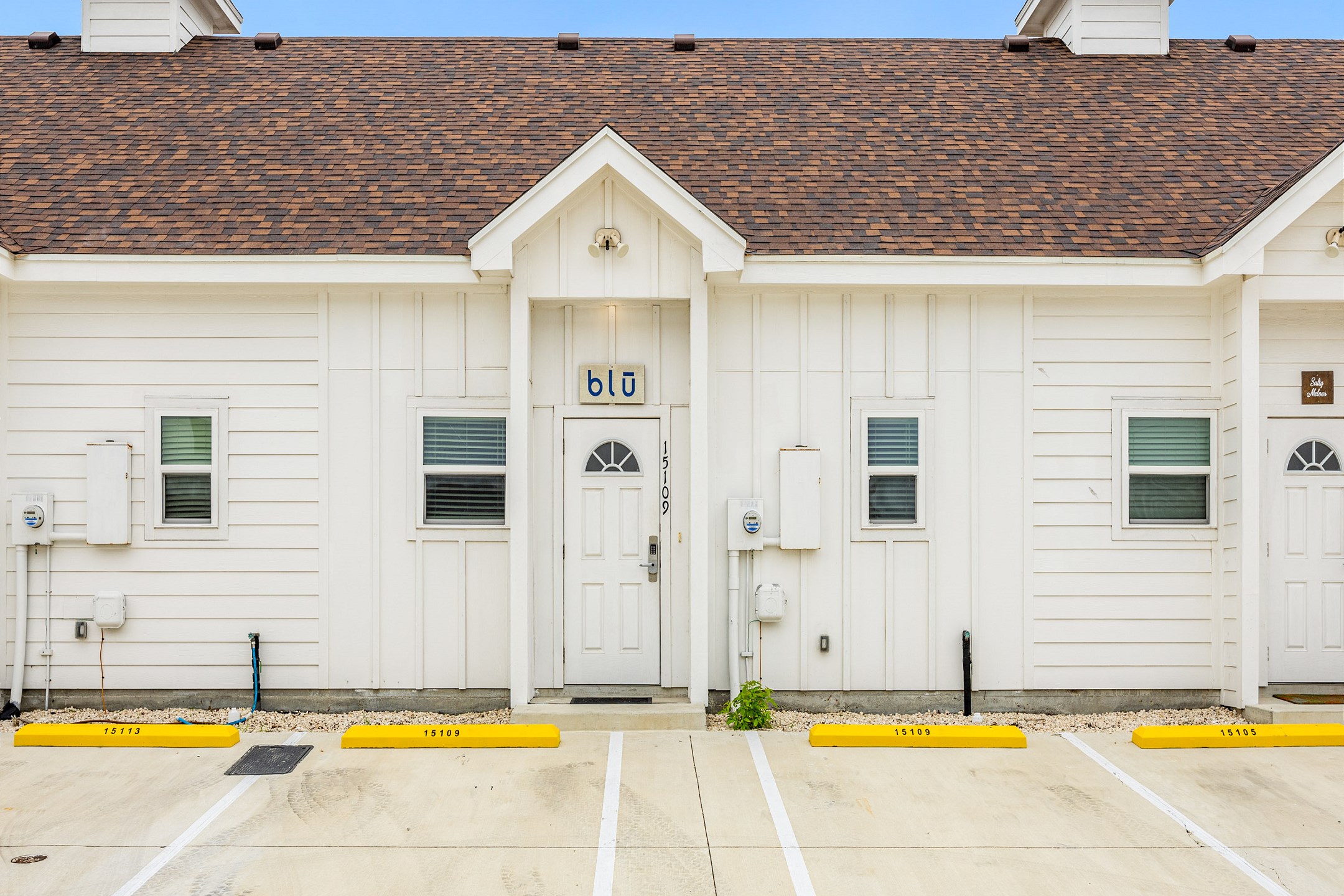 Front view of the property 