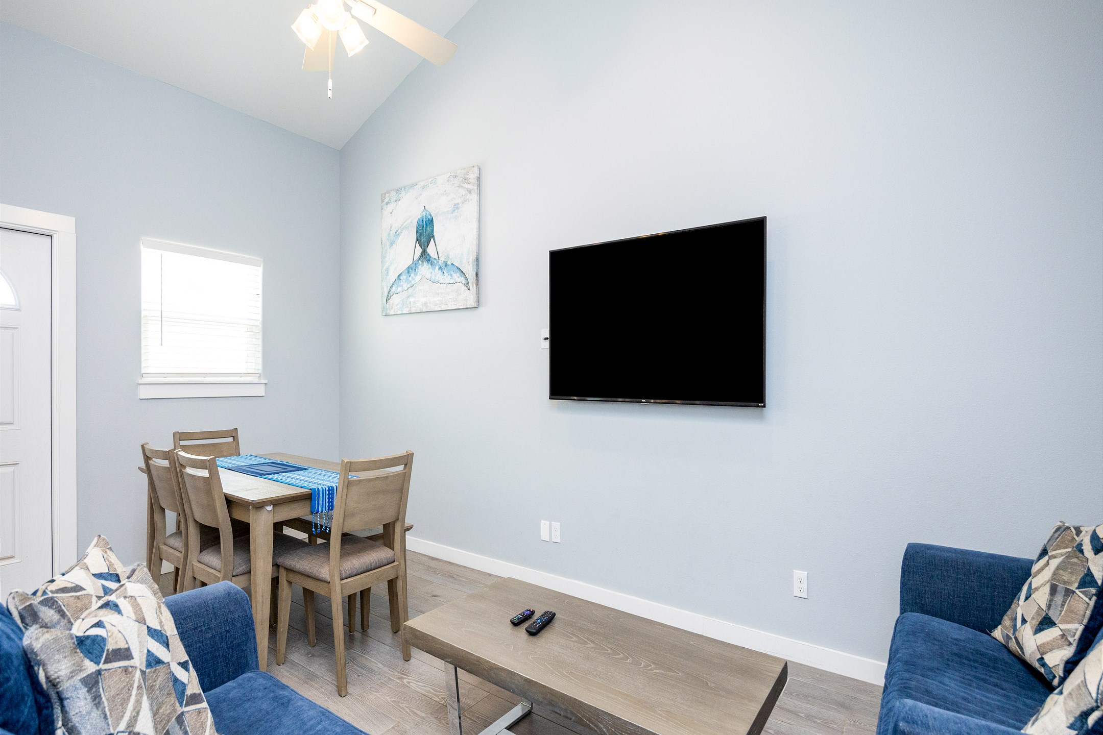 Living area with flat screen TV 