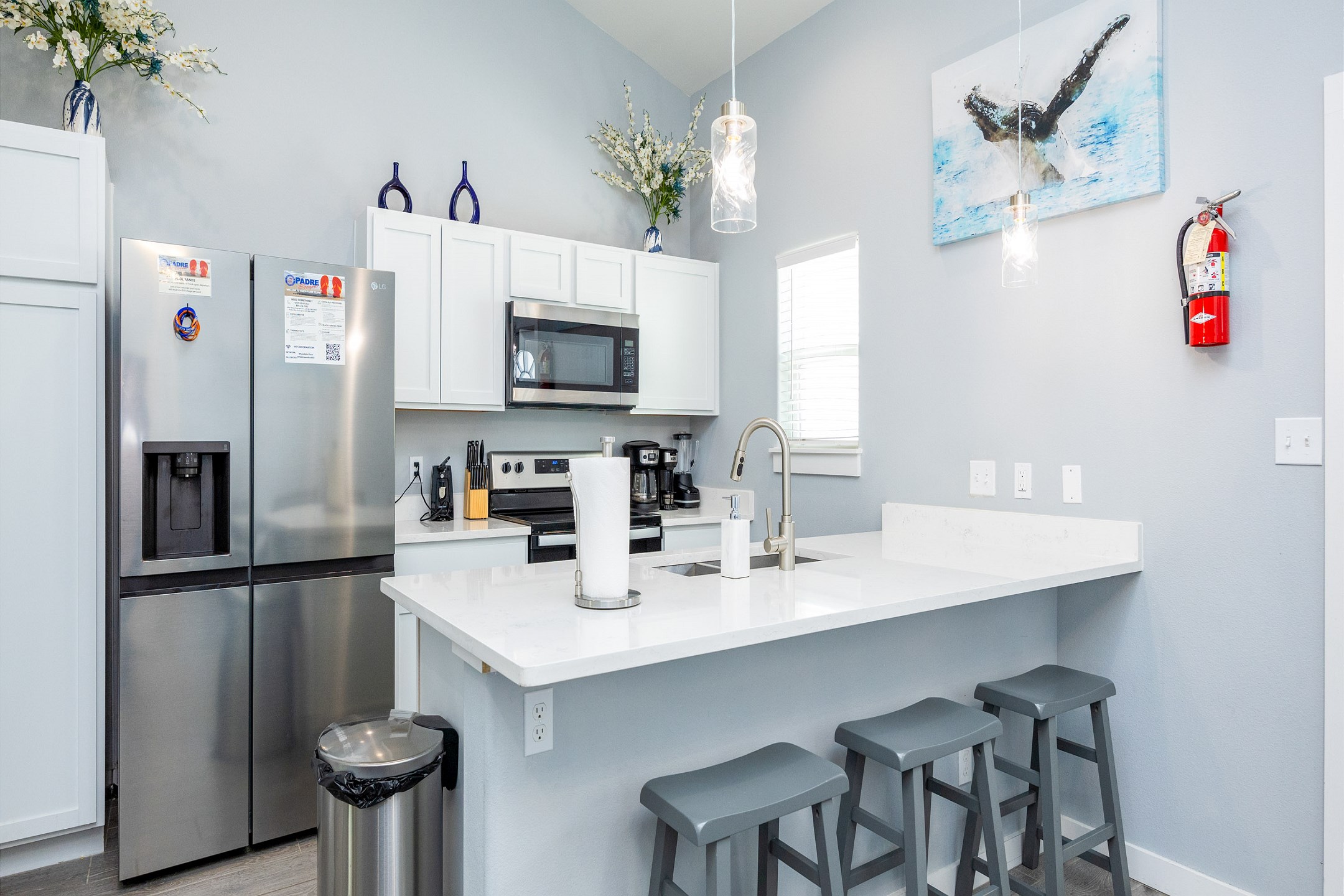 Kitchen area breakfast bar with three bar stools, perfect for entertaining 