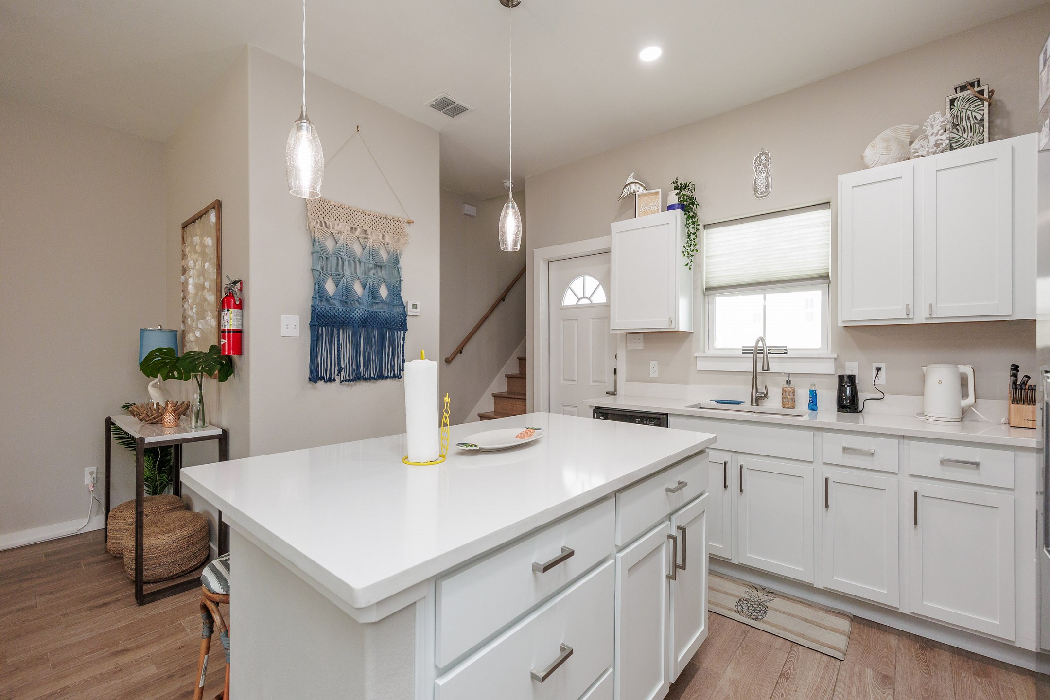 Open concept kitchen area with an Island to cook while entertaining 