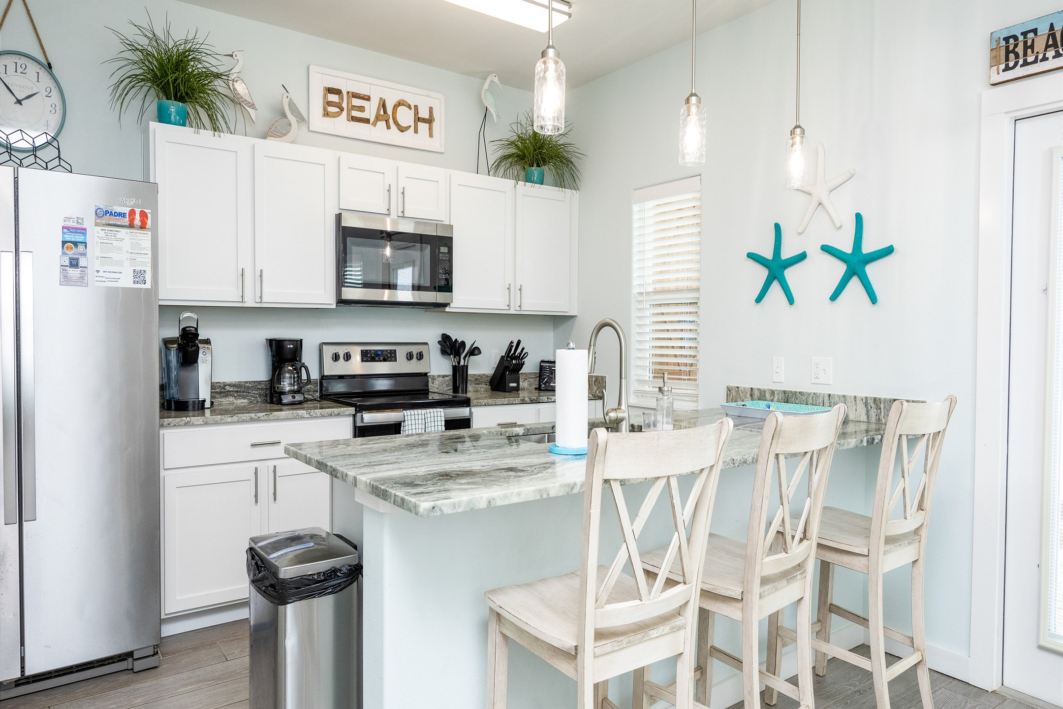 Beautiful modern kitchen and breakfast bar with bar stools, perfect for entertaining 