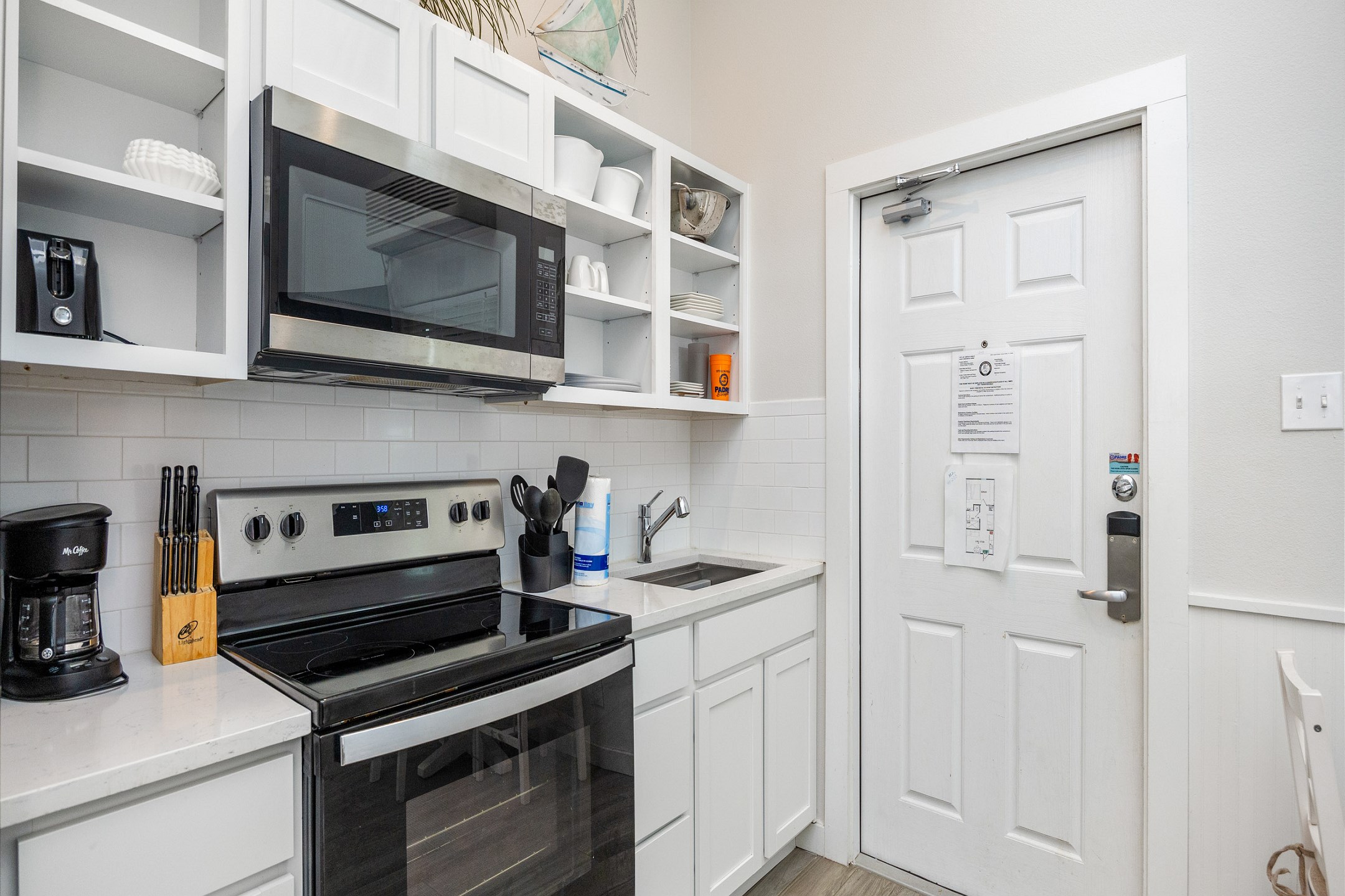 Fully equipped kitchen (no dishwasher)