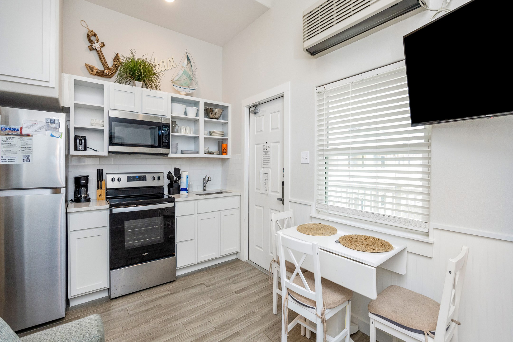 Kitchen and dining area the perfect size