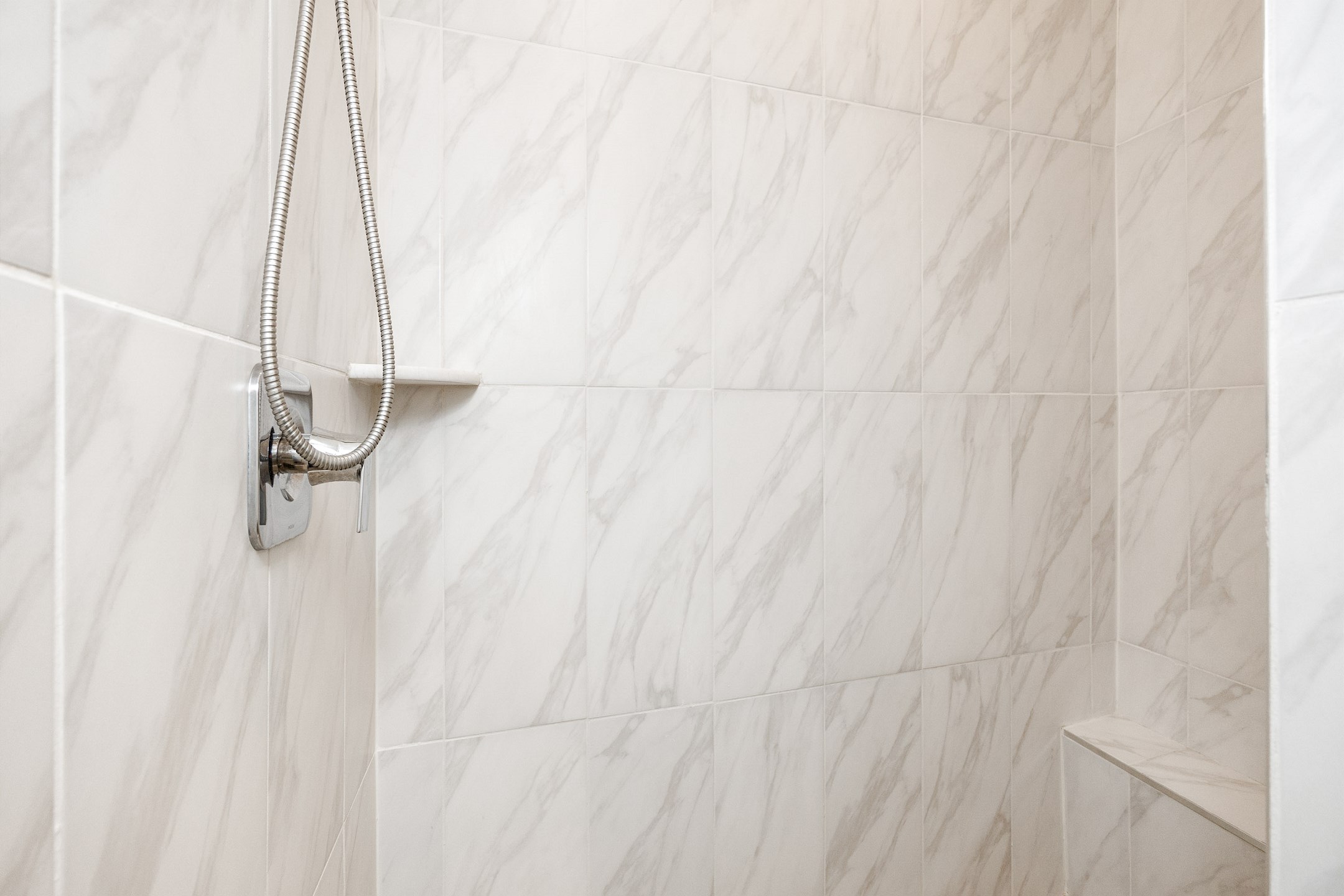 Tiled walk-in shower with low threshold