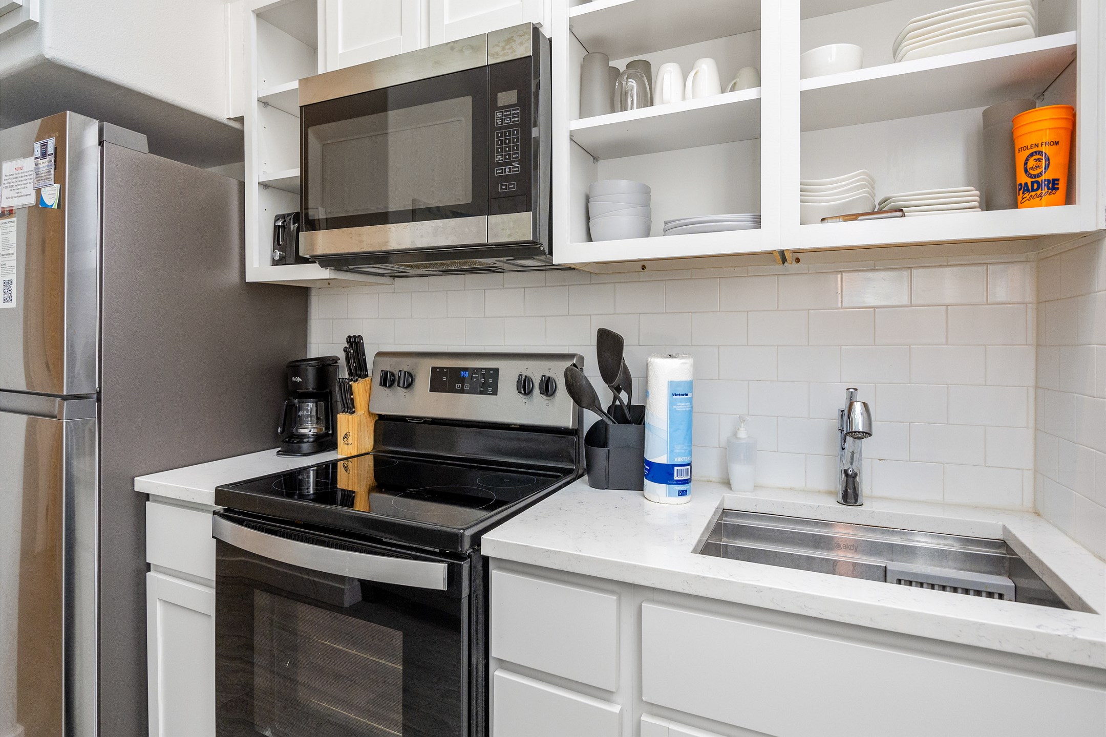 Compact, yet fully equipped kitchen