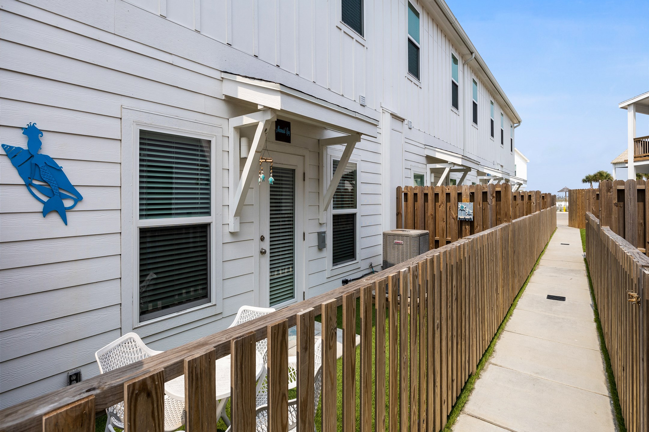 A convenient back walkway leads straight to the pool and Kokomo Yacht club—just steps away from fun and relaxation.