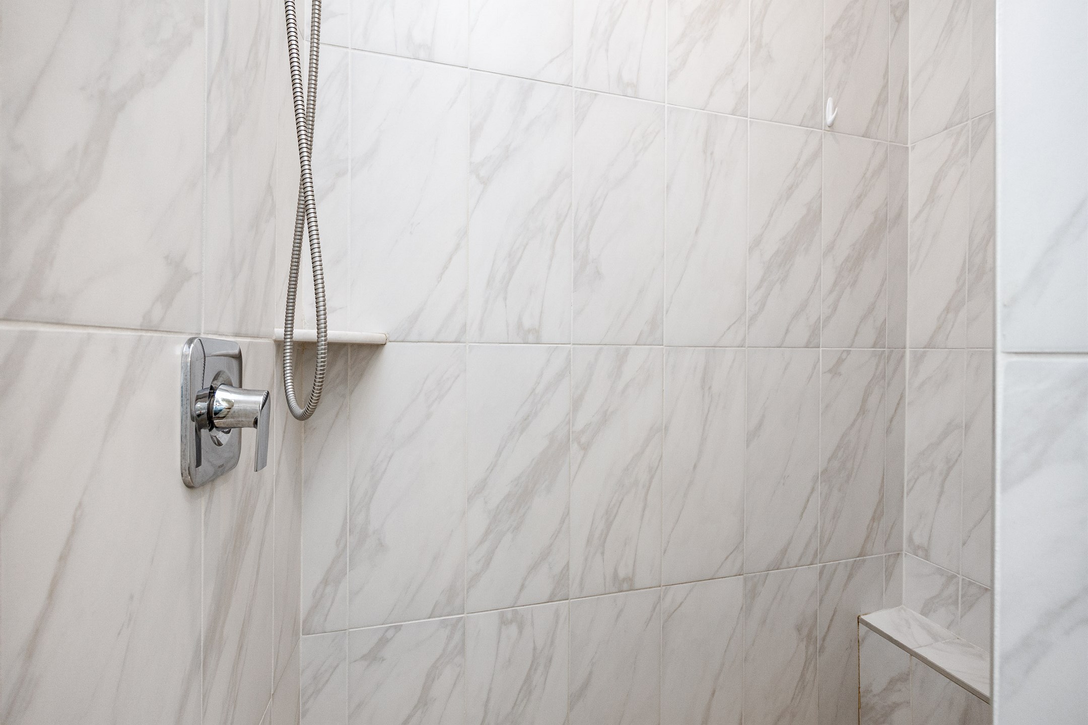 Tiled walk-in shower with low threshold