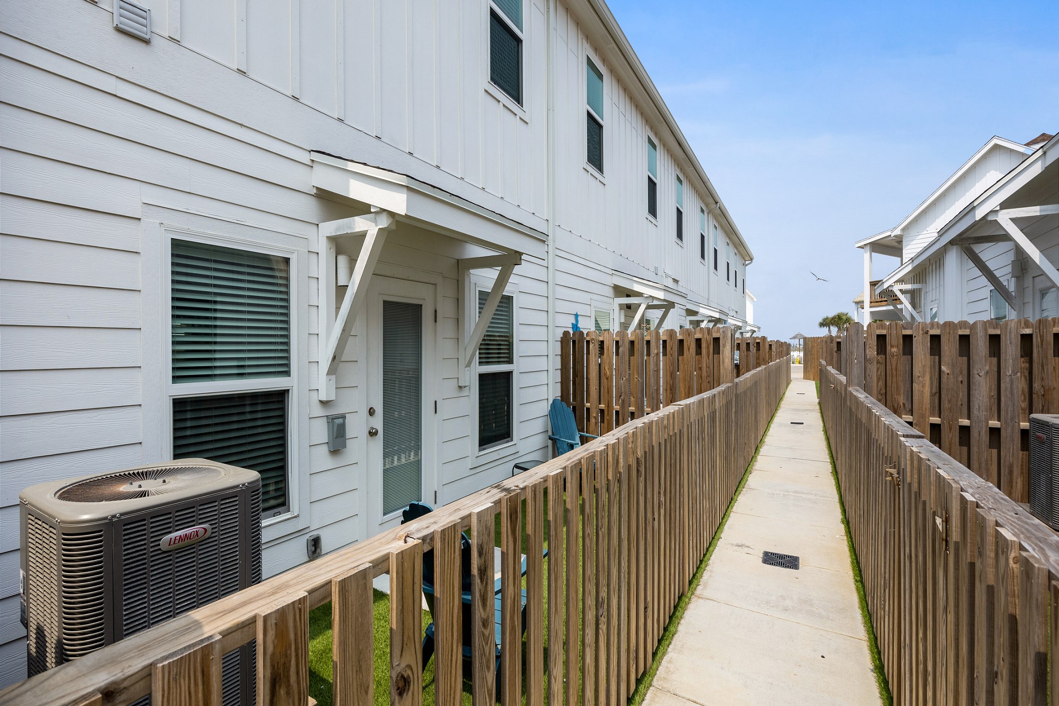 Back walk way to the pool