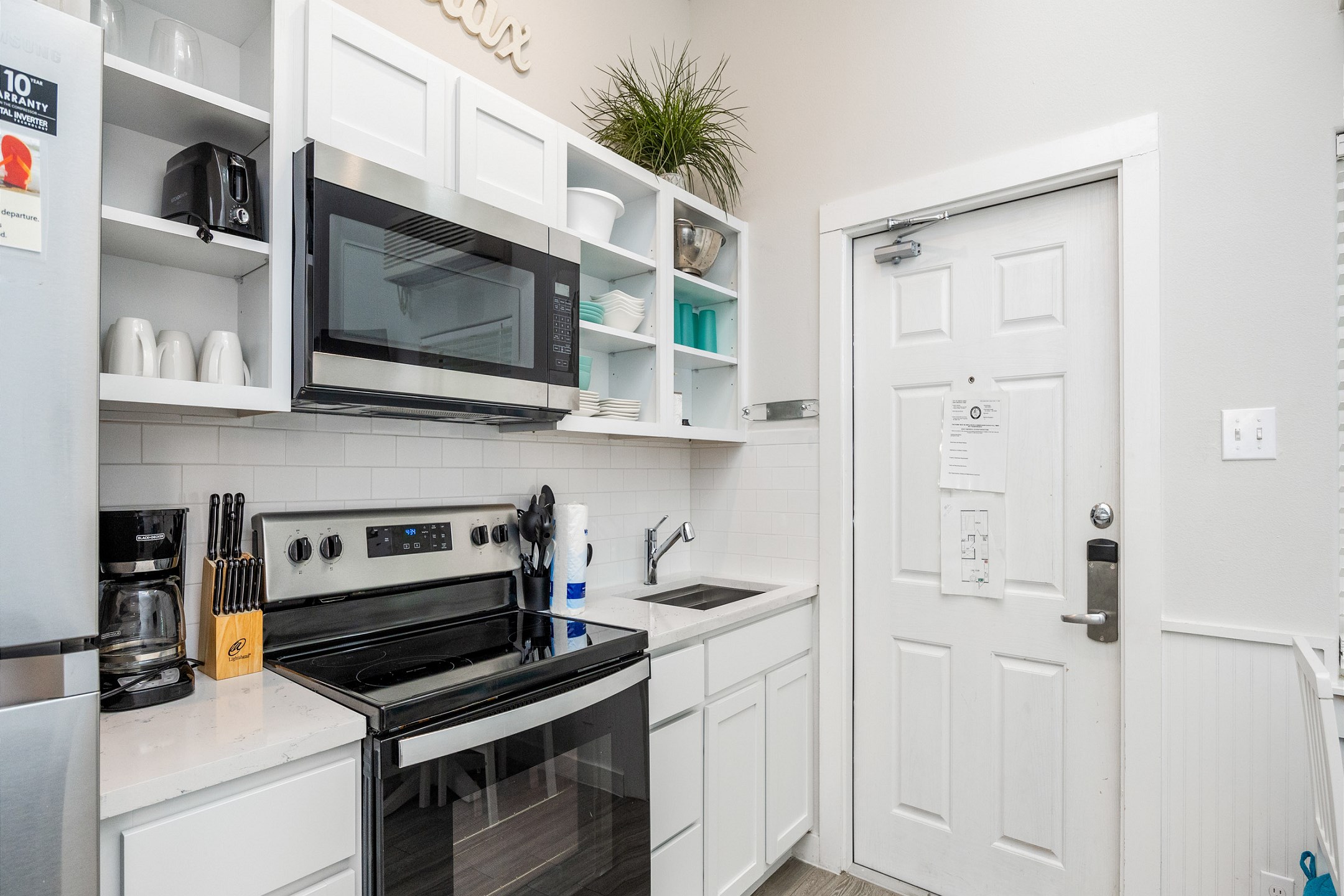 Fully equipped kitchen (no dishwasher)