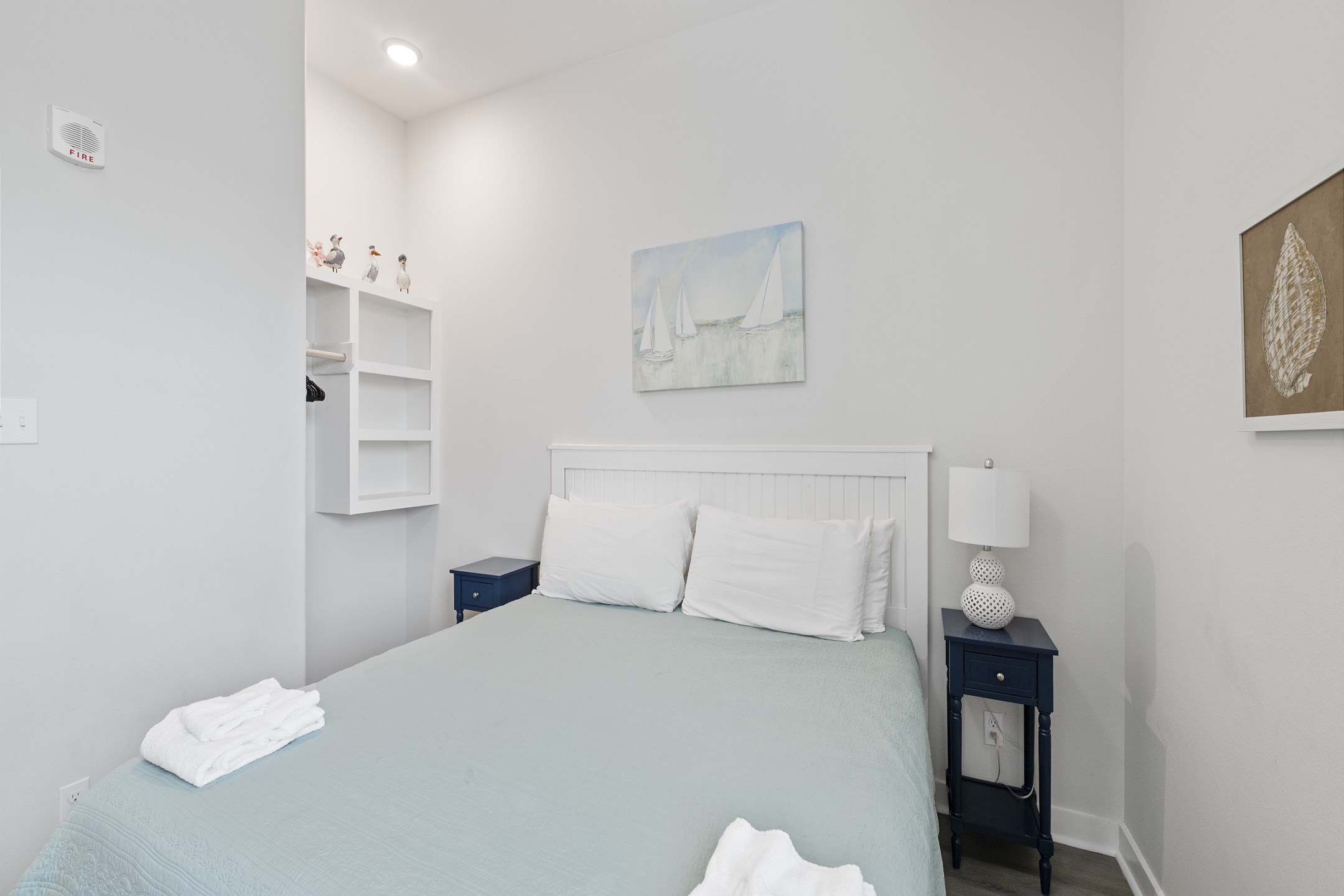 Drift into a restful night’s sleep in this cozy king-size bed