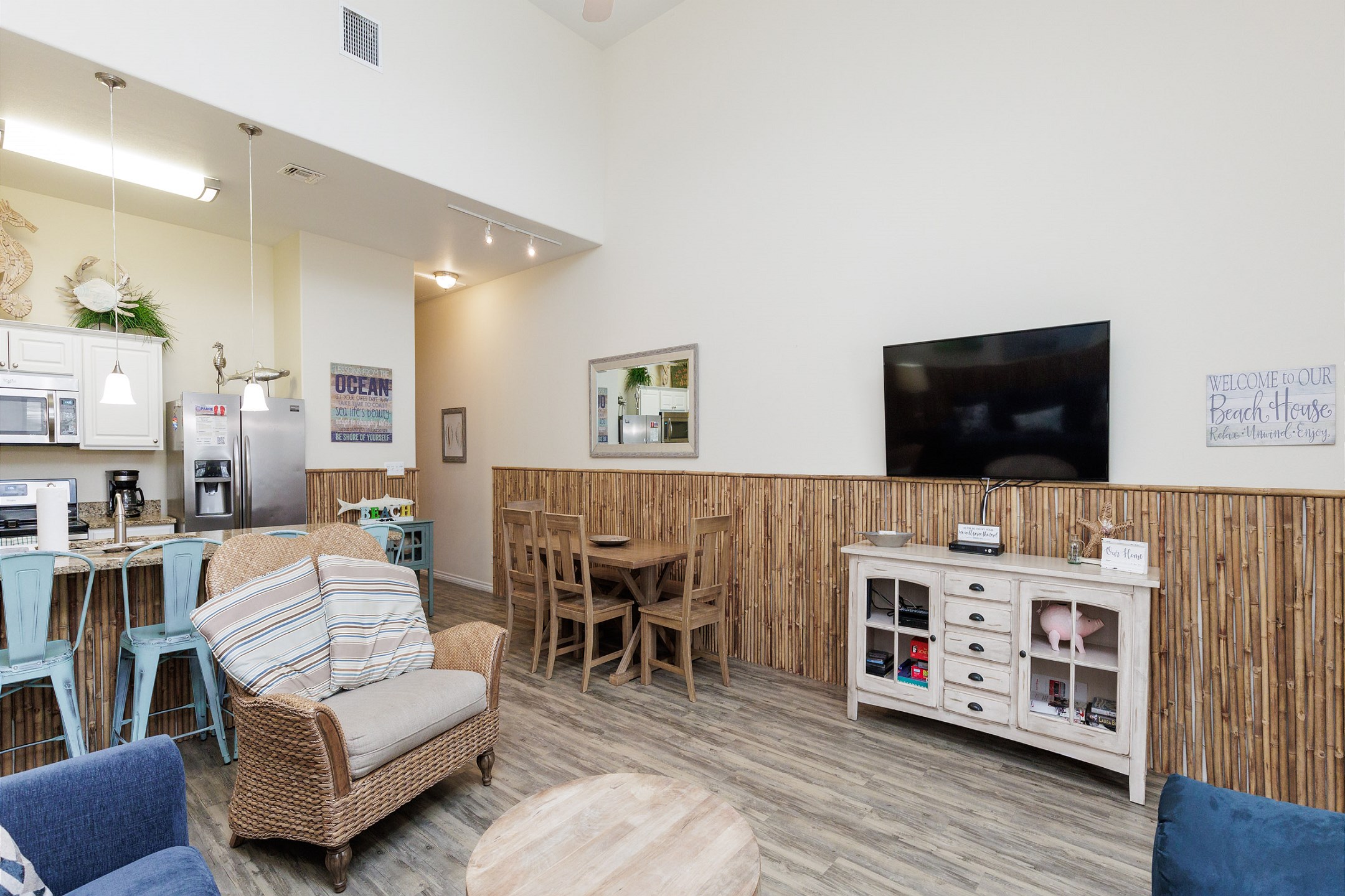 You''re on island time now - enjoy this charming living space with the family 