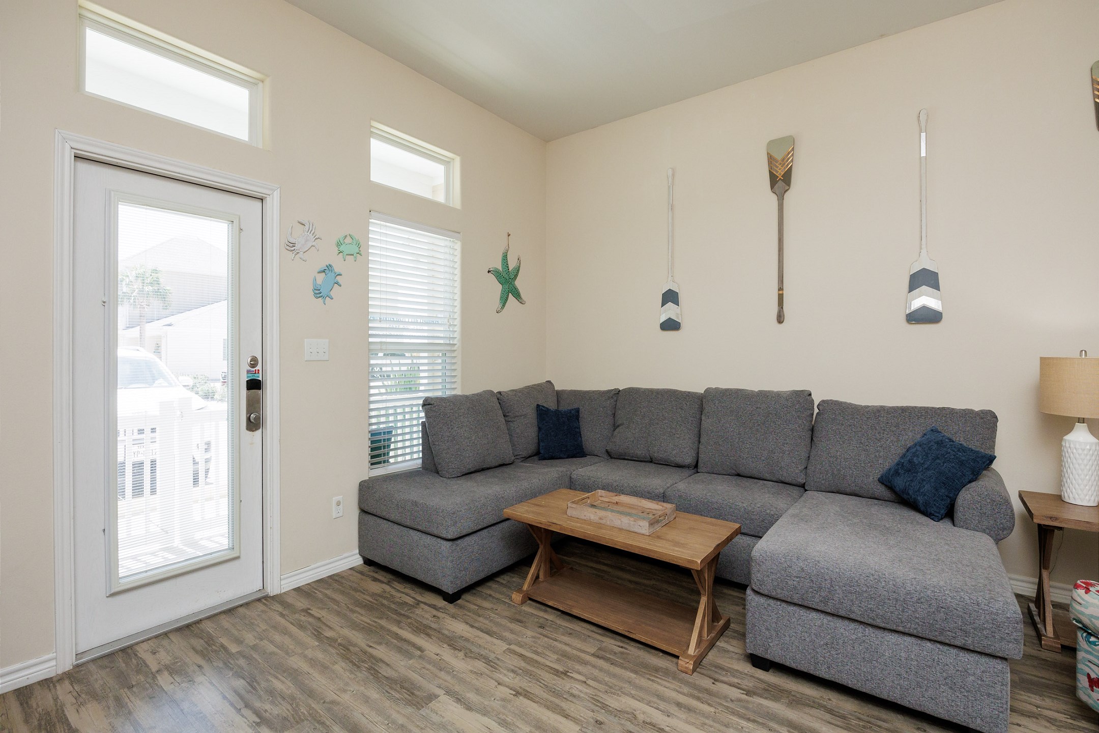 Cozy living space with queen size sleeper sofa 