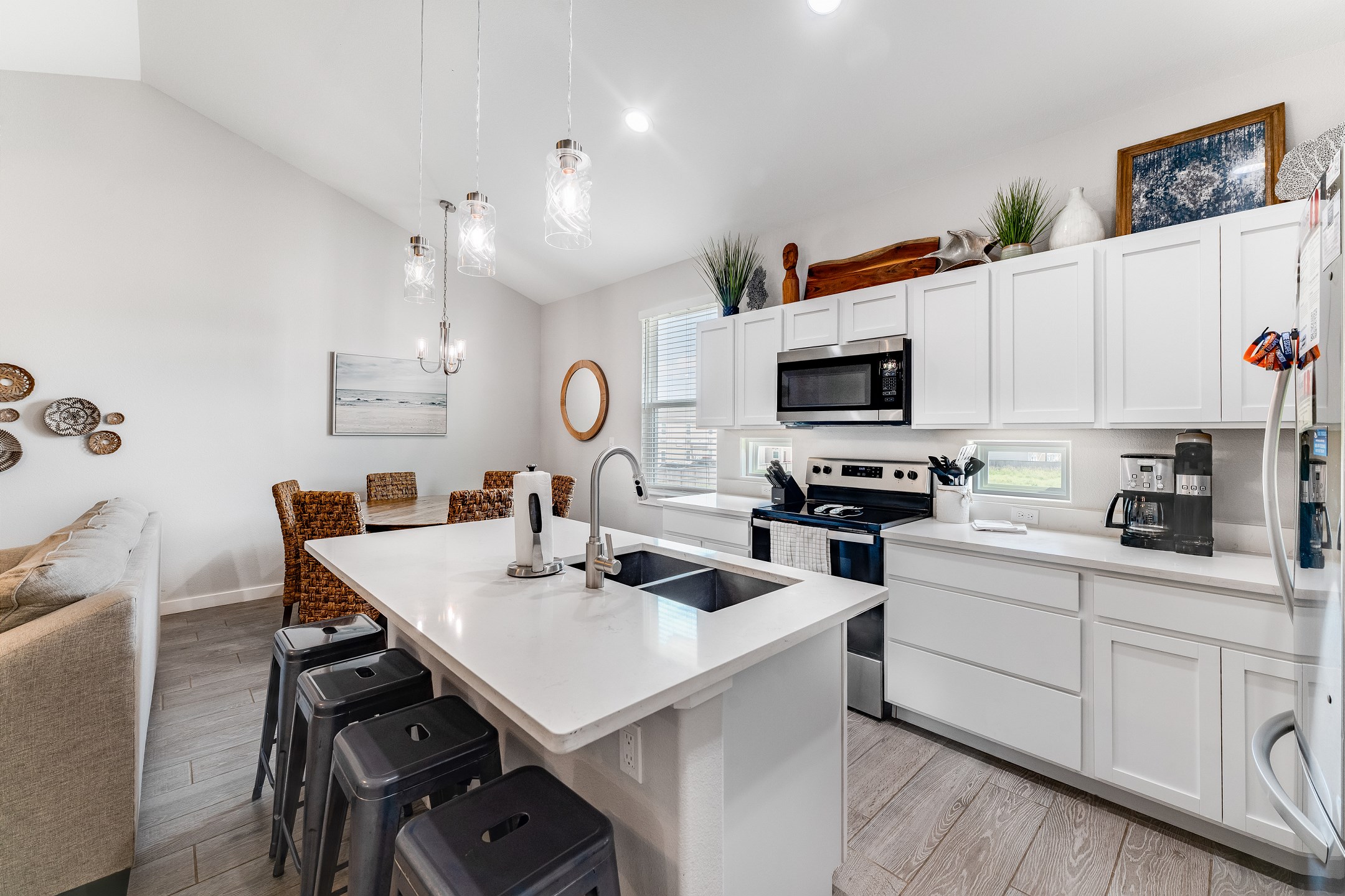 Warm and welcoming open-concept design ideal for relaxing, cooking, and sharing meals