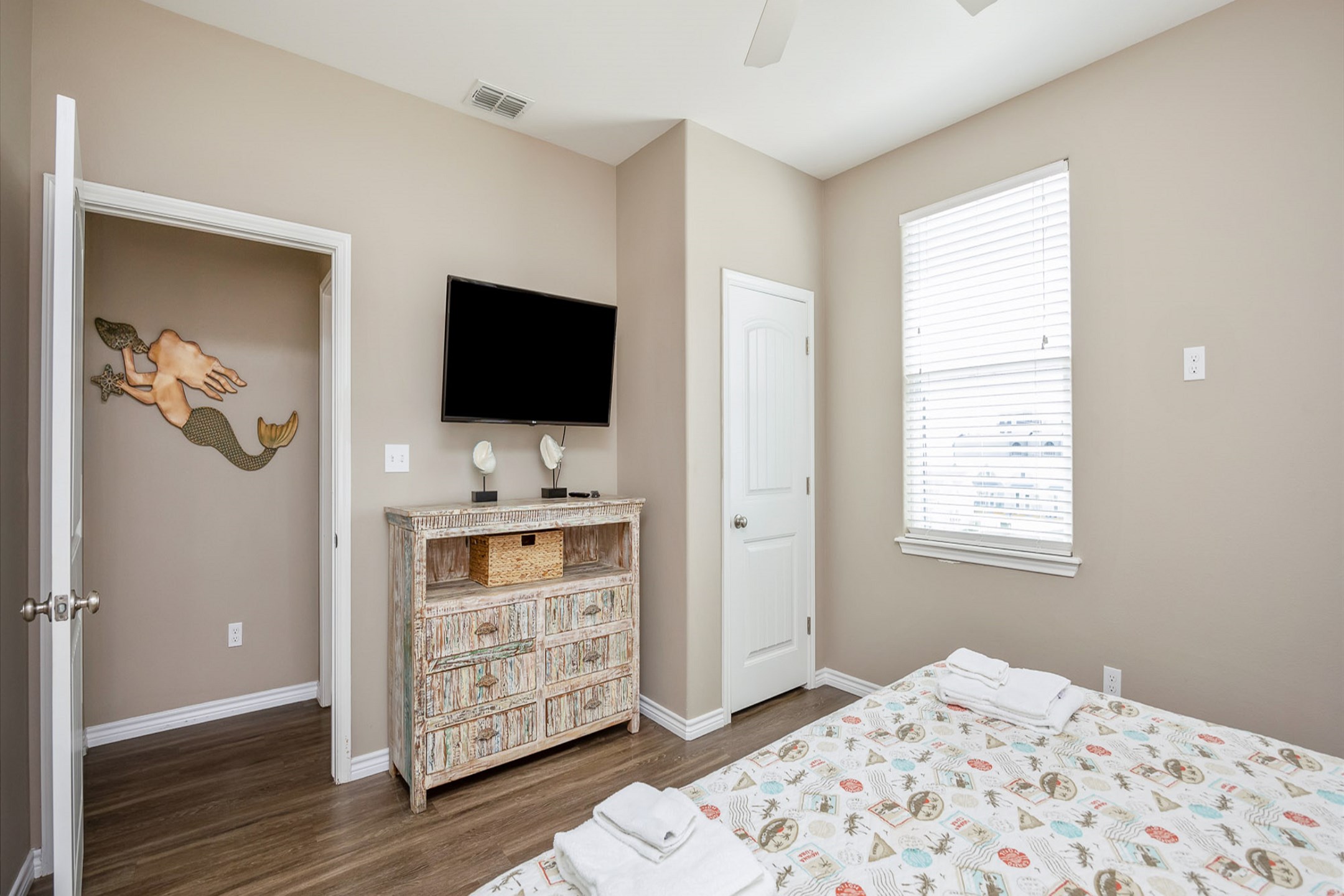 Fifth bedroom on the third floor with king size bed and flat screen TV