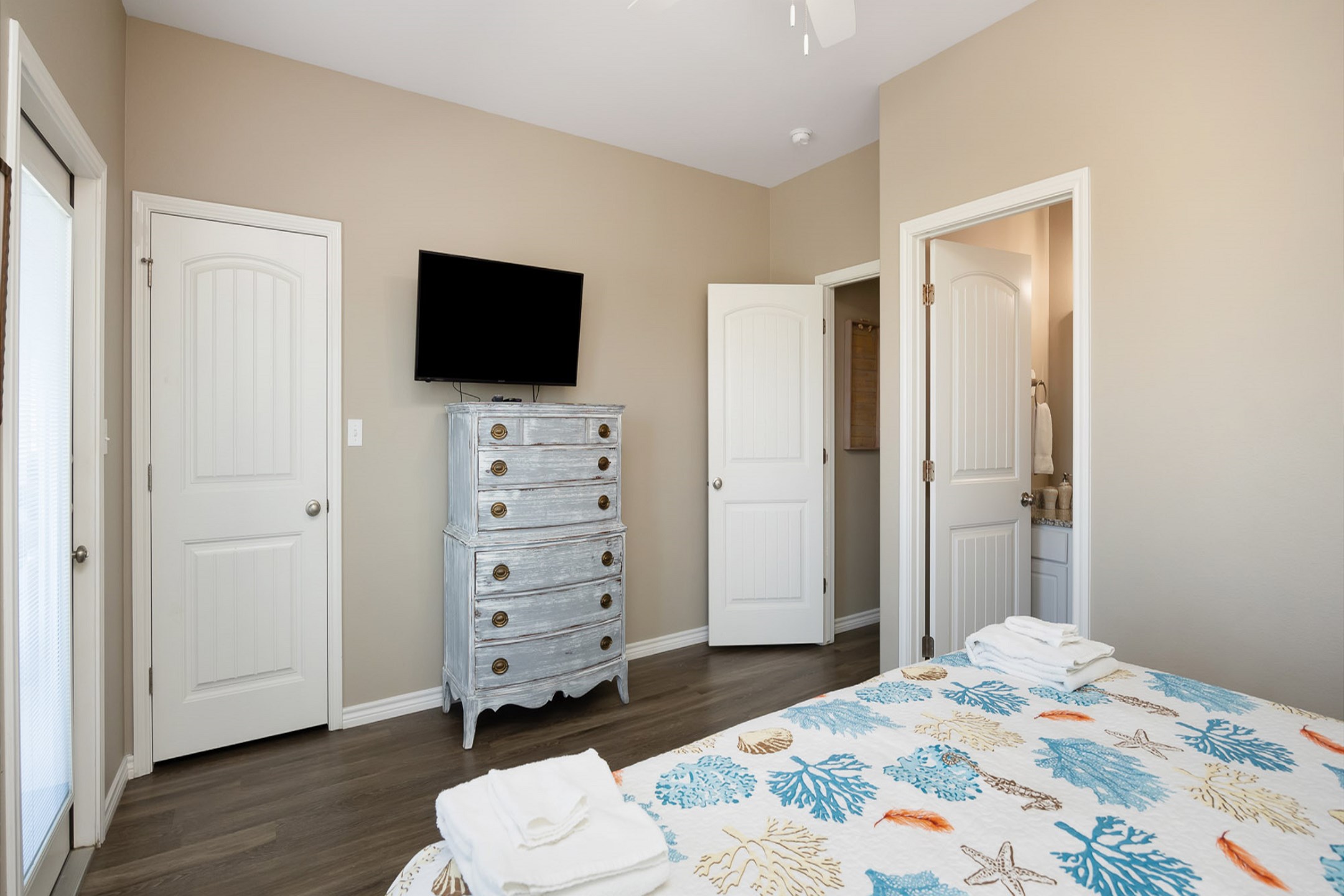 Second bedroom on the second floor with king size bed, private bathroom, private balcony and flat screen TV