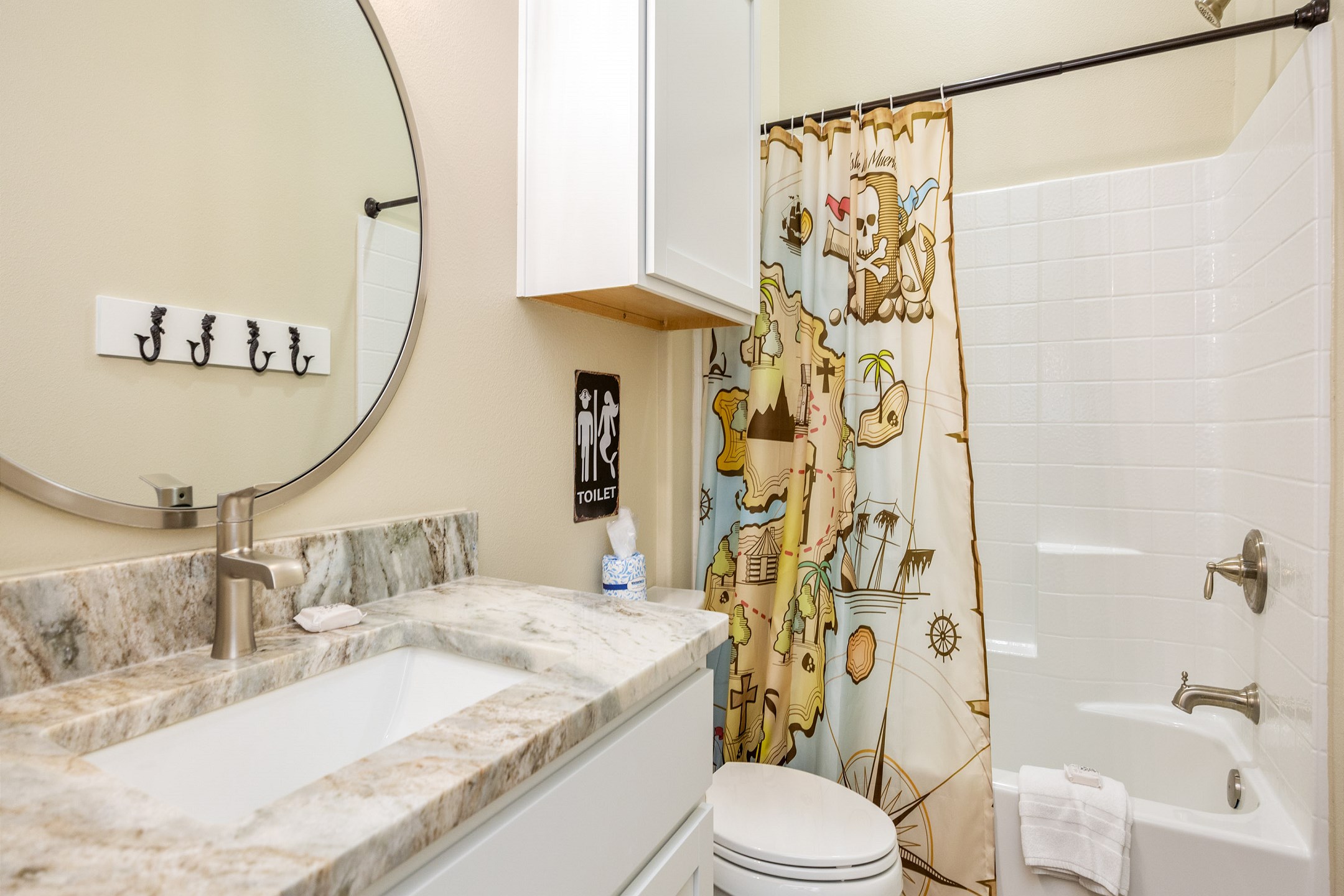 Guest bathroom with sink and tub/shower combo 