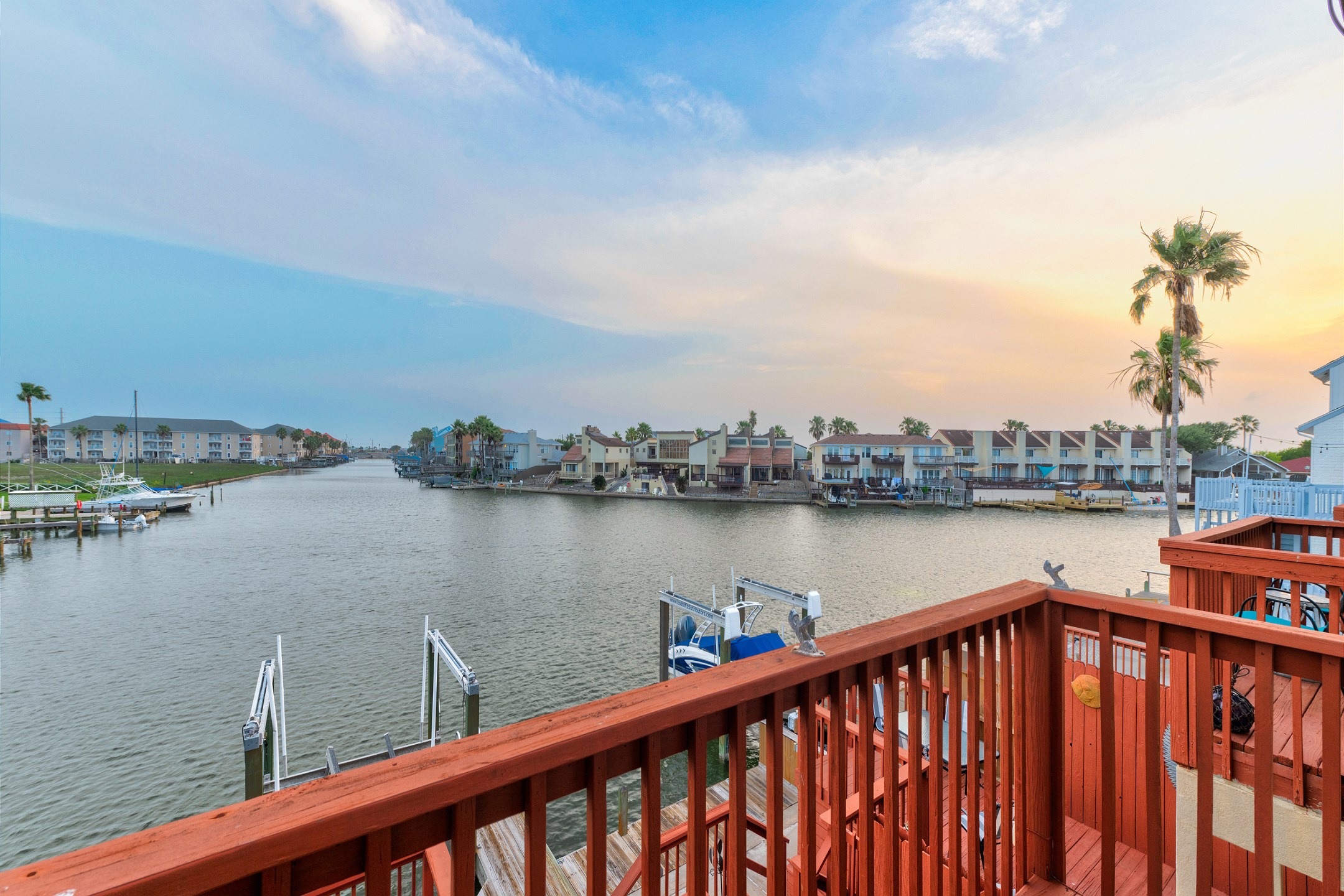 The perfect spot for morning coffee or a evening cocktail. 