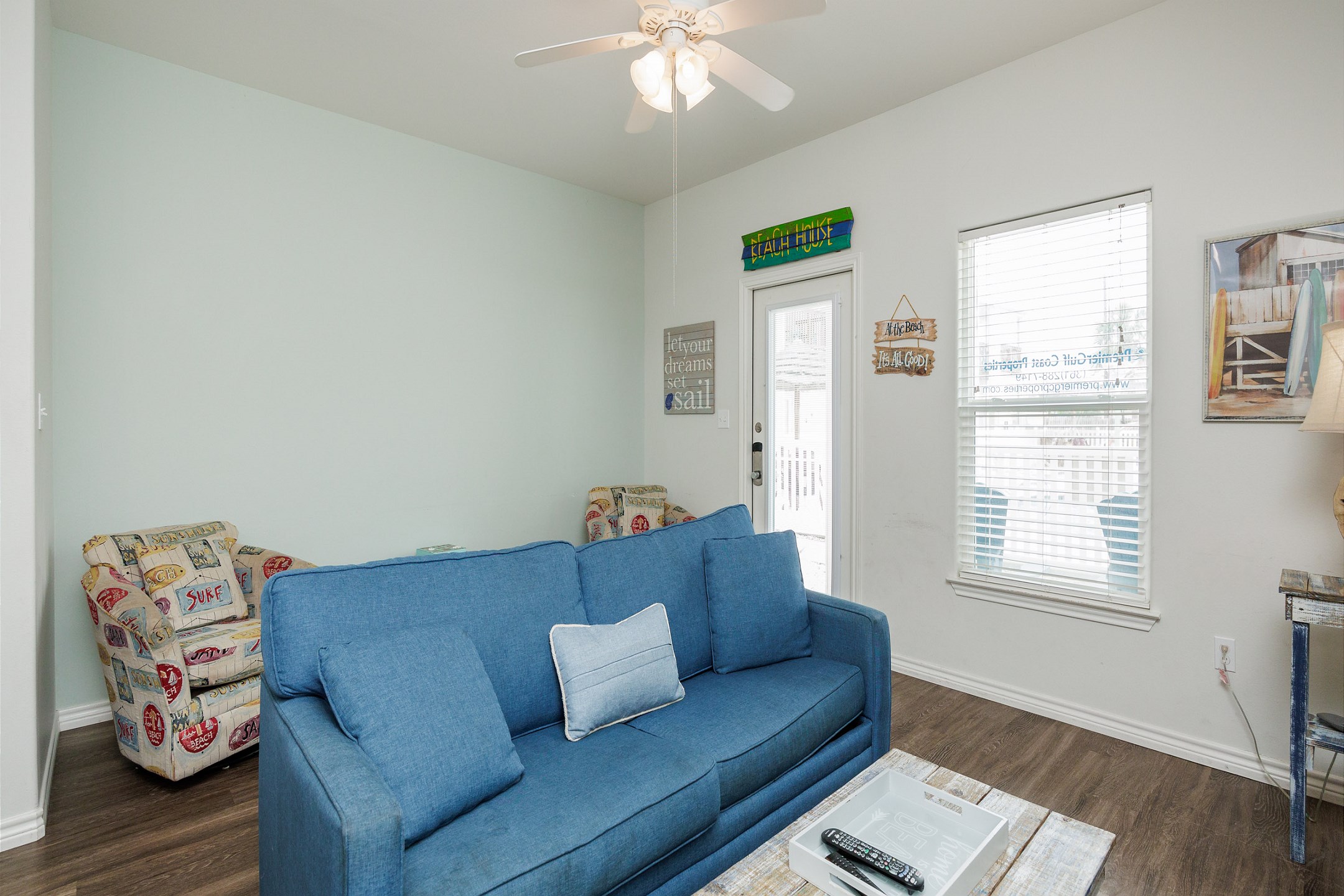 Plenty of comfortable seating in living area 