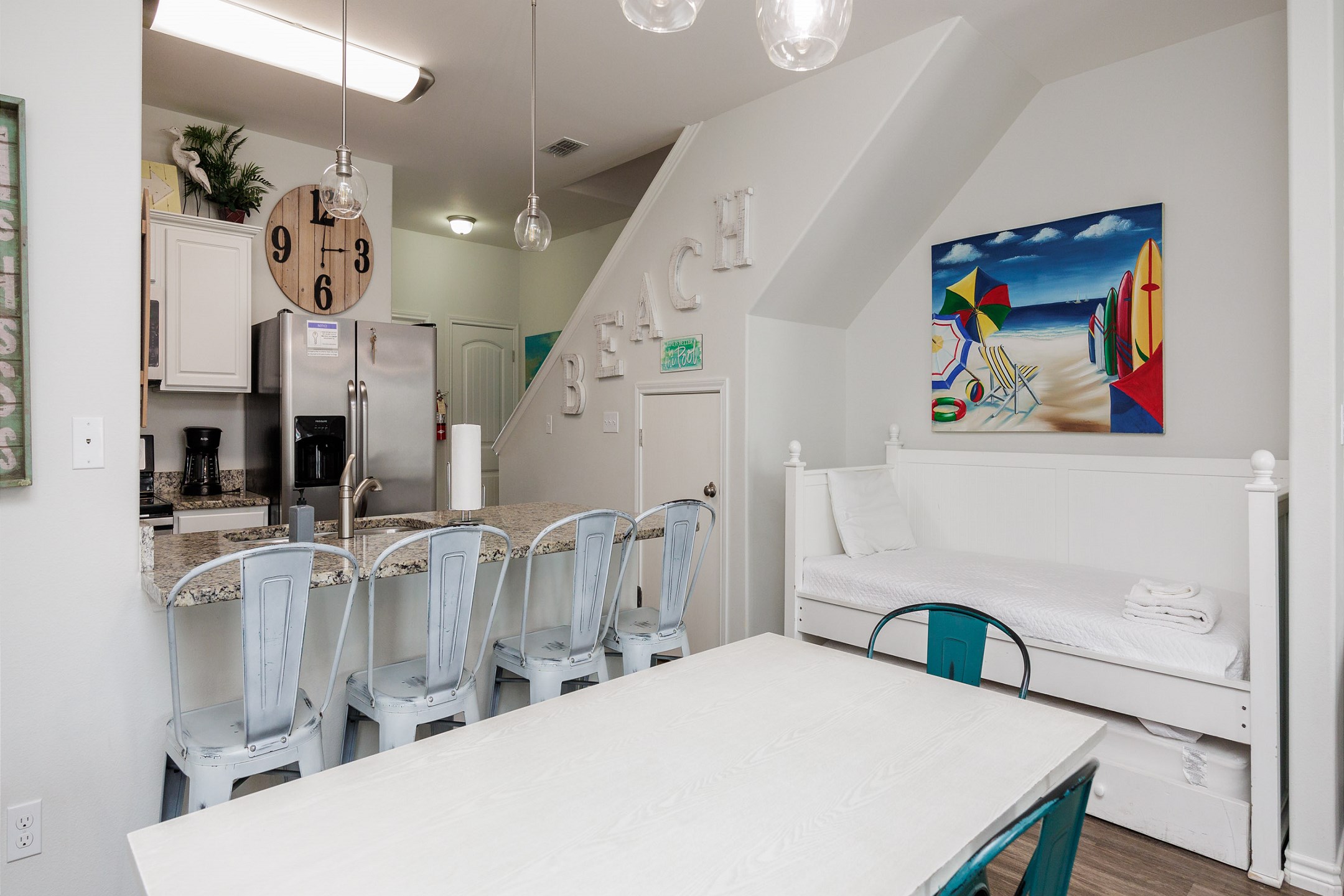 Dining area and breakfast bar 