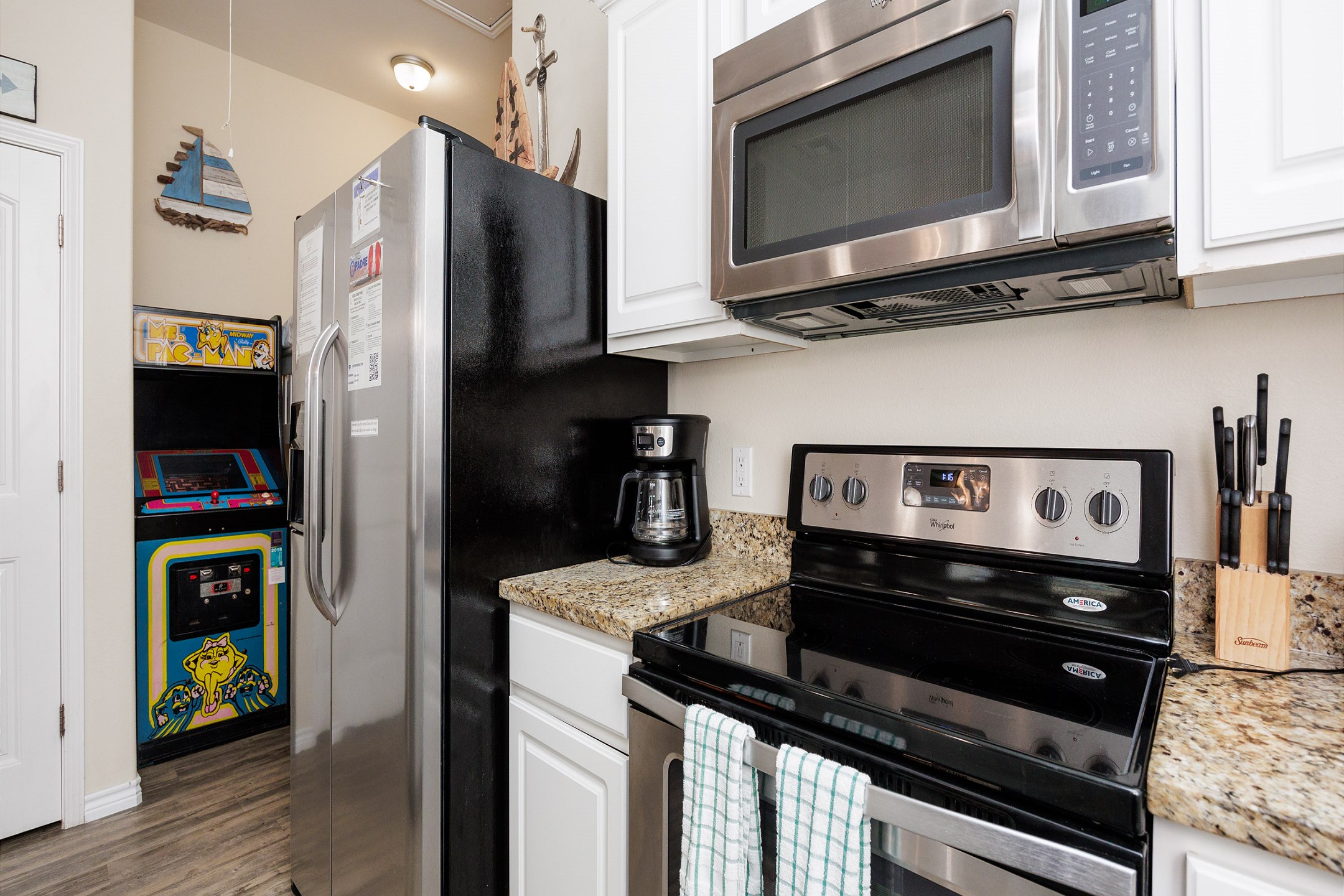 Great kitchen space with plenty of storage and everything you need to cook on vacation 