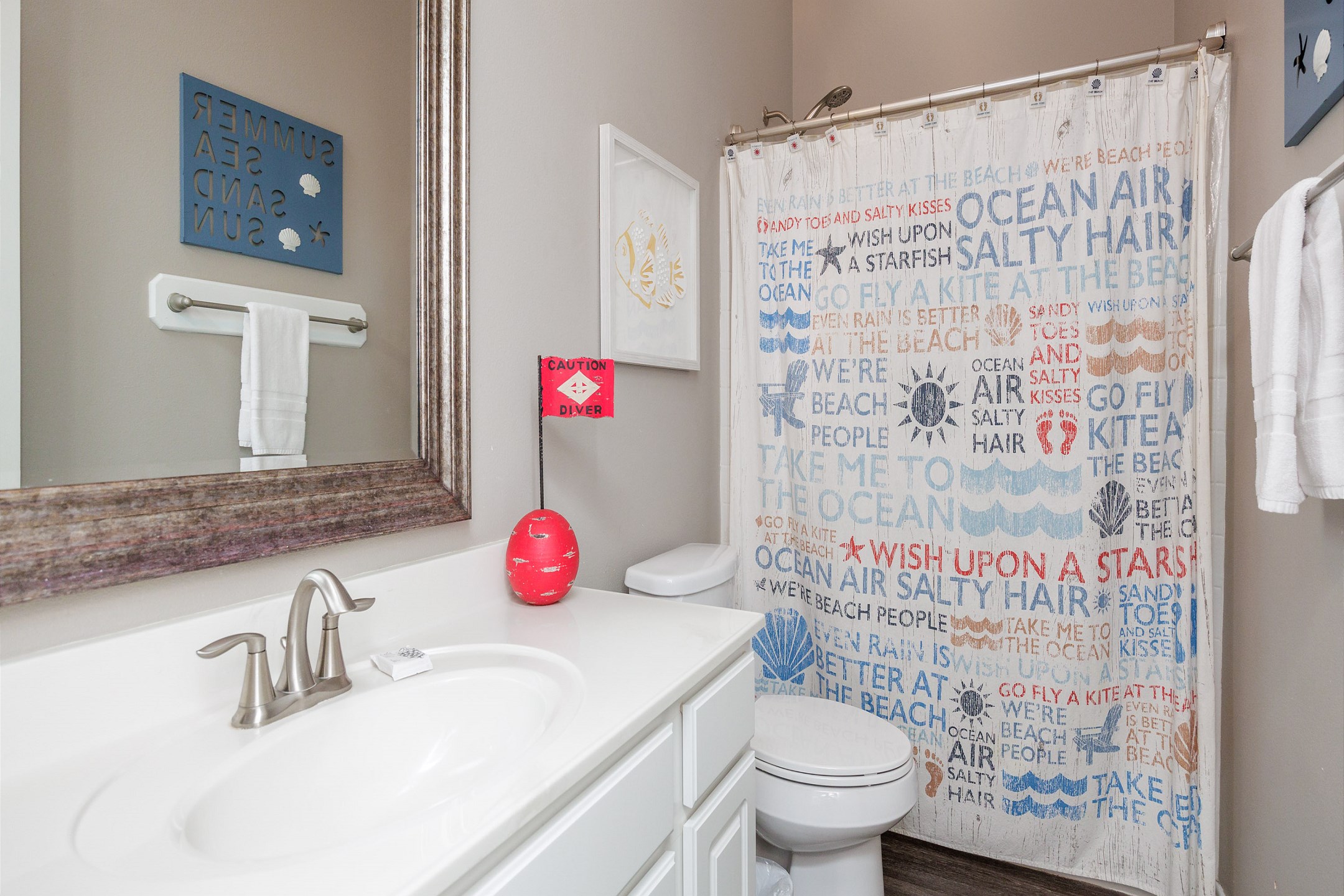 Full bathroom with tub/shower combo