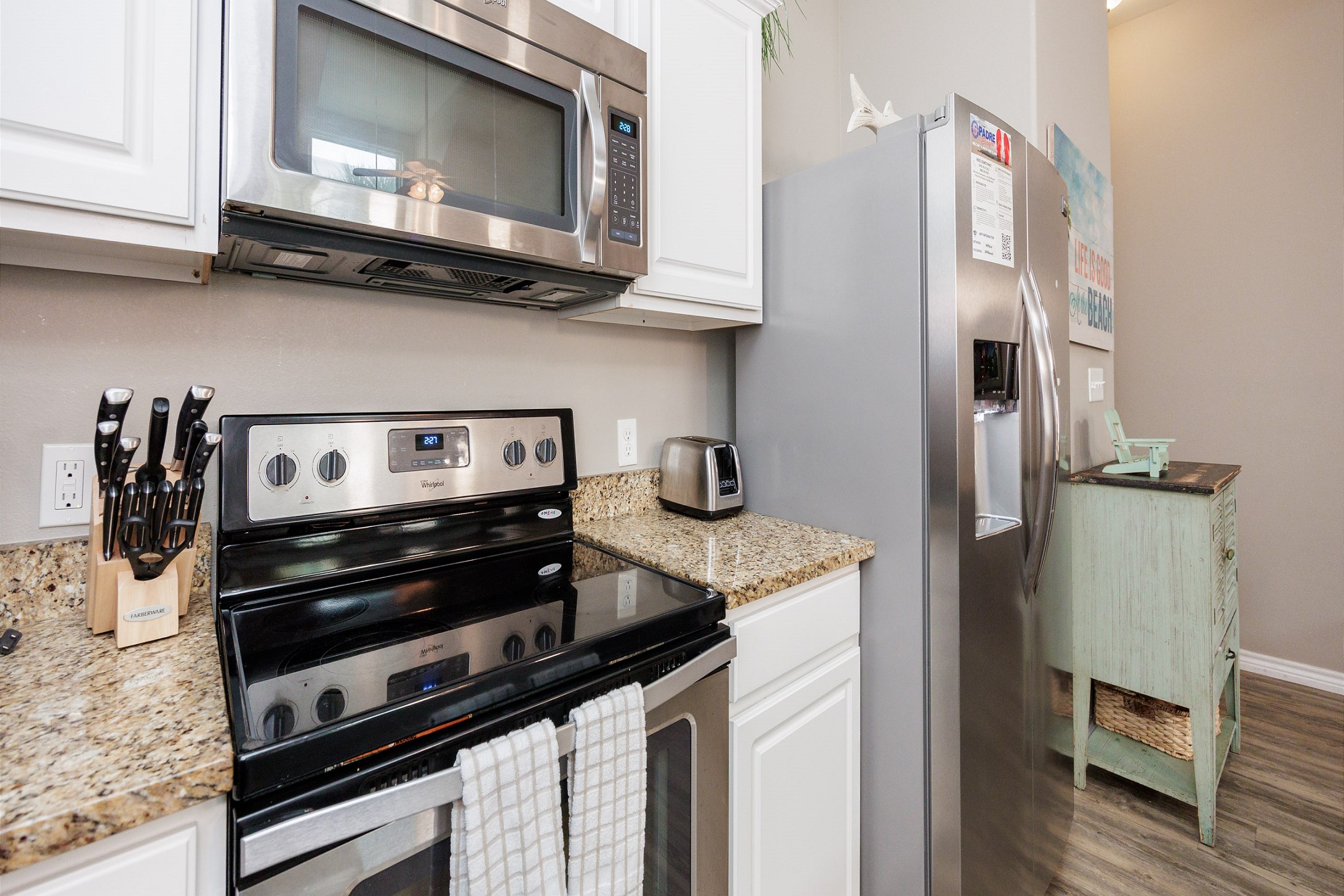 Fully equipped kitchen with everything you need to cook on your vacation