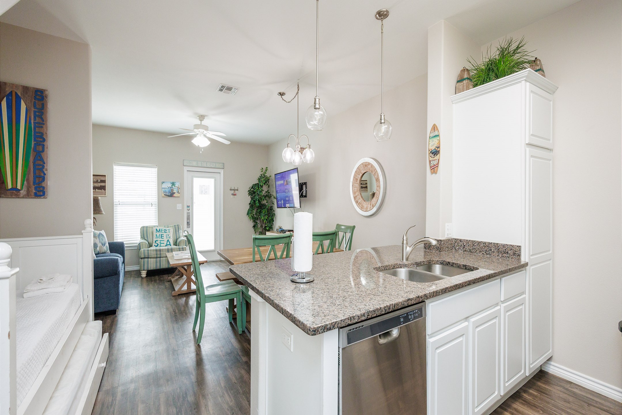 Open layout connecting the kitchen to the dining area