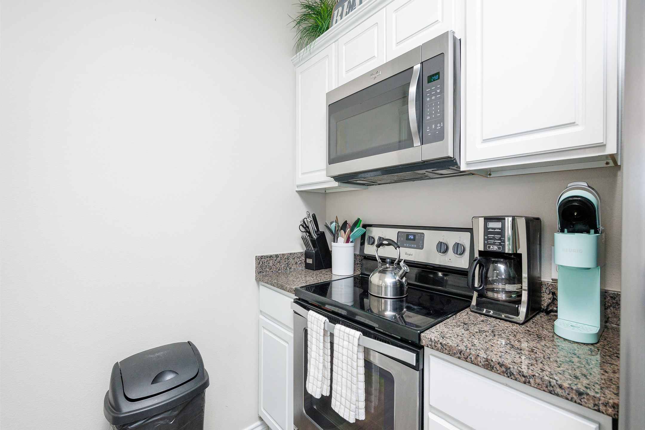 Well equipped kitchen with modern appliances for your convenience
