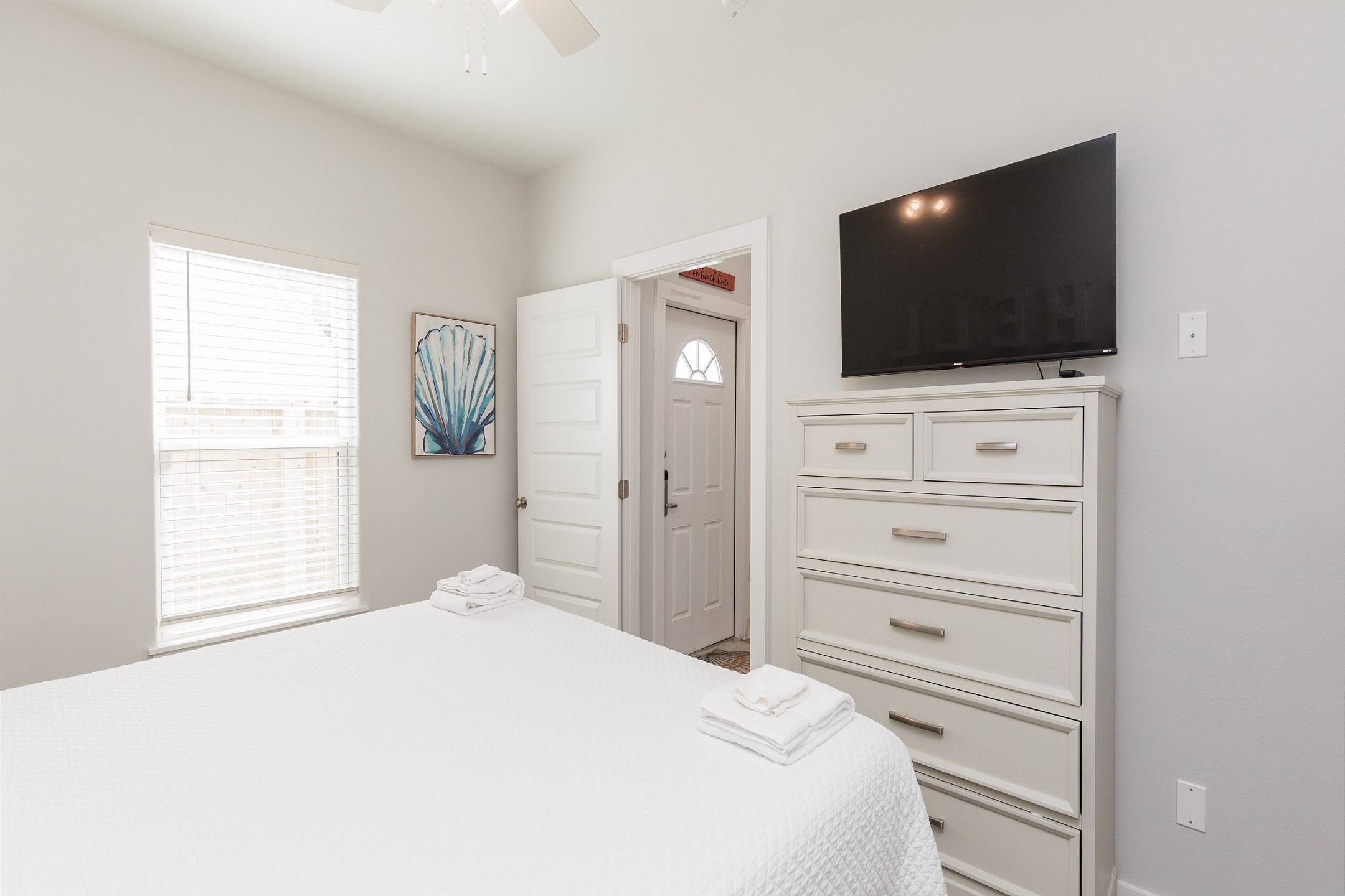 Master bedroom on the first floor with queen size bed and flat screen TV 
