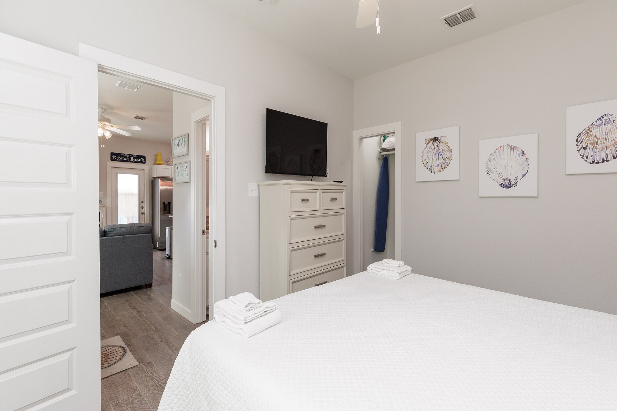 Master bedroom on the first floor with queen size bed and flat screen TV 