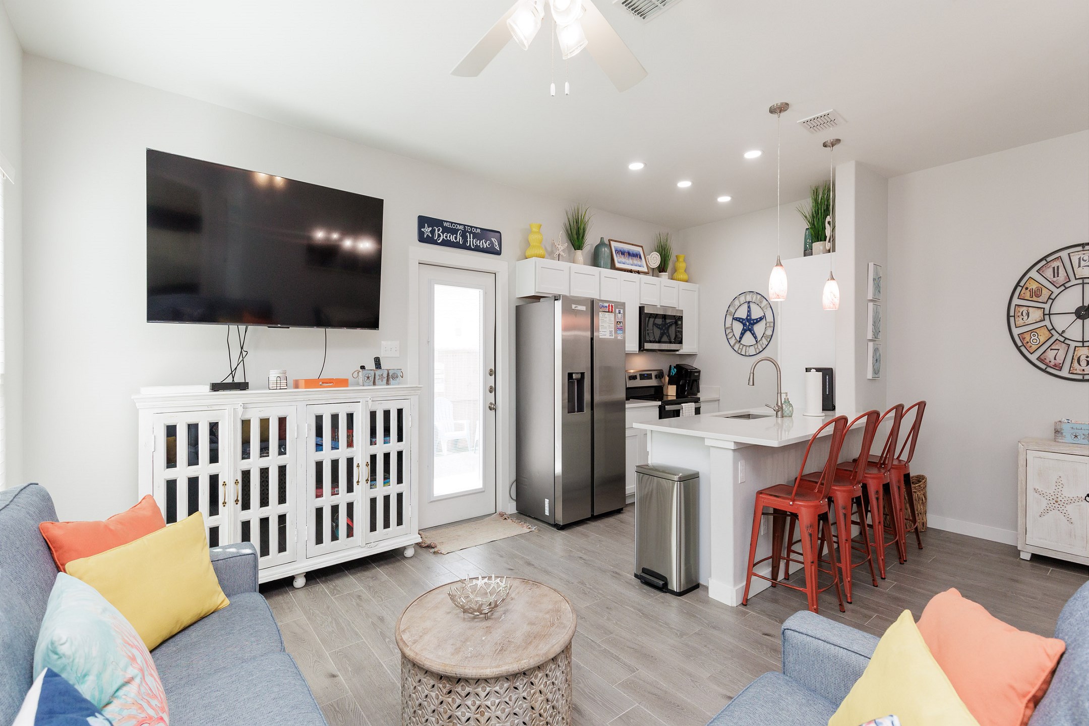 Open concept living, kitchen, and dining area 