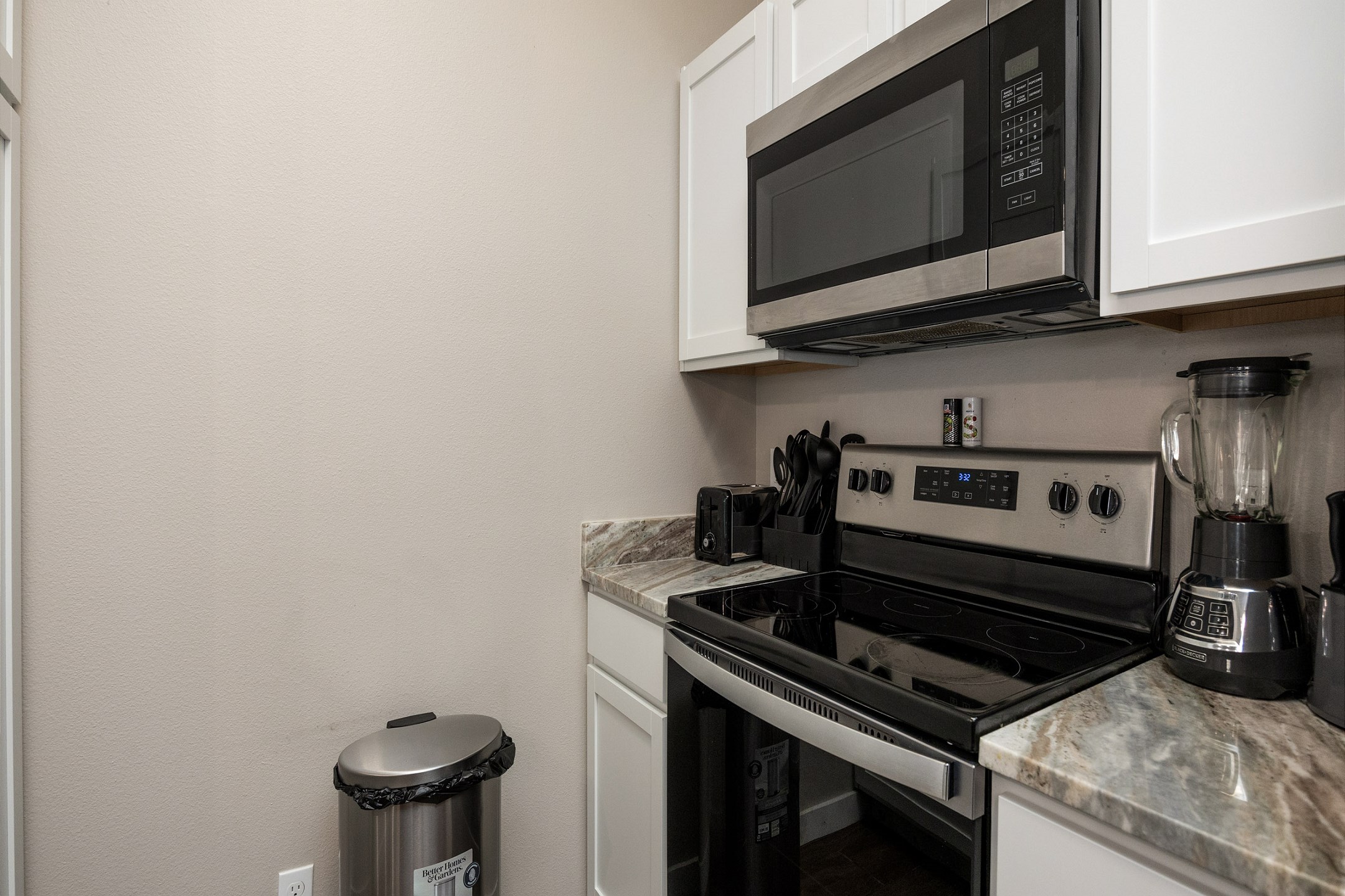 Stylish space that maximizes efficiency without compromising on modern amenities 