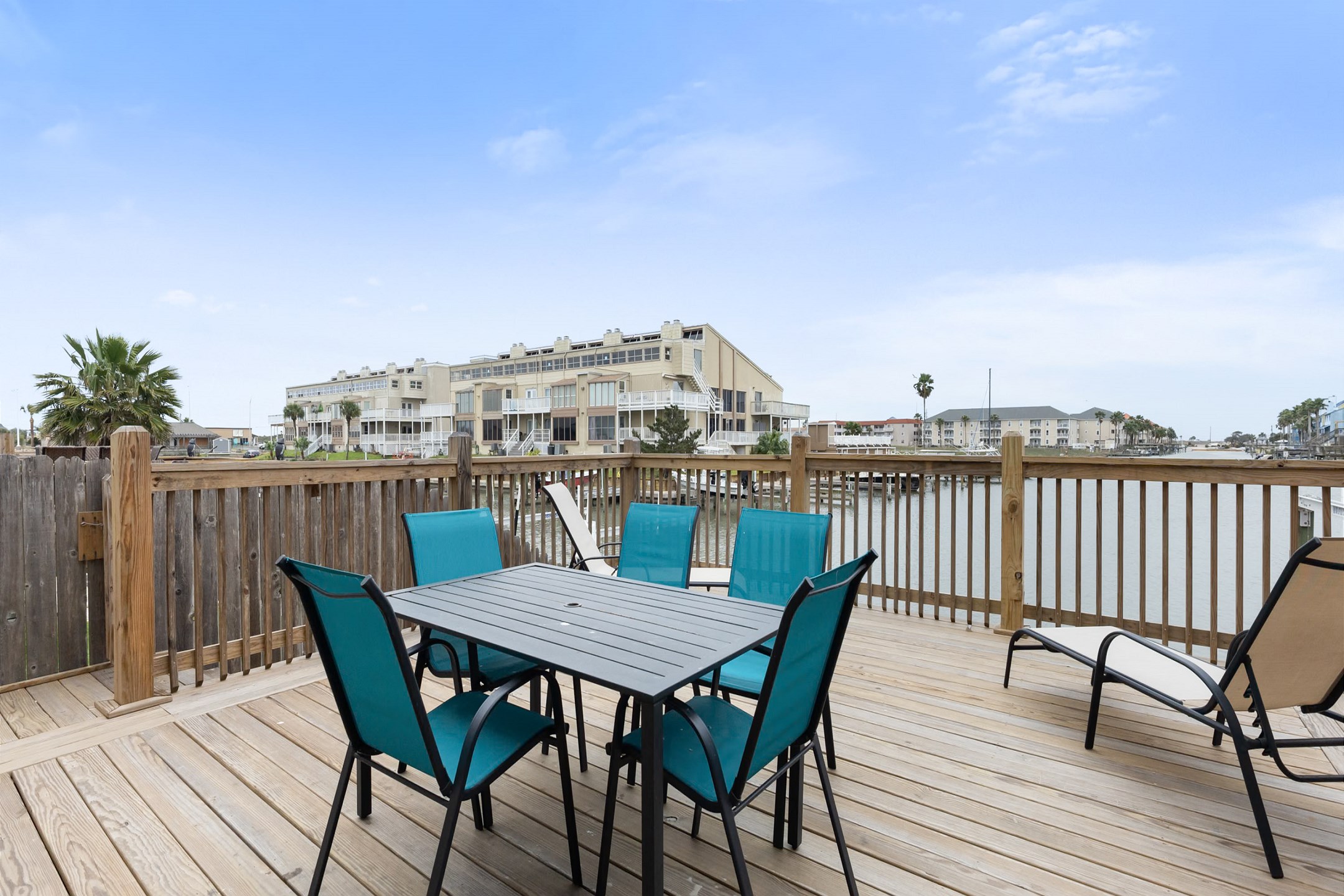 Great balcony space that over looks the canal for enjoying meals with the family 