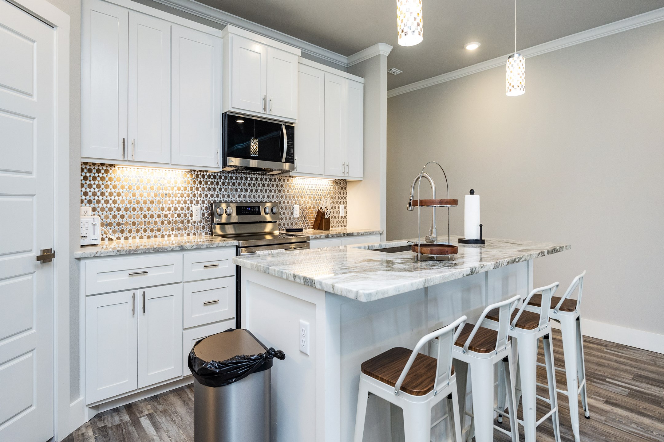 Beautiful island breakfast bar for casual dining