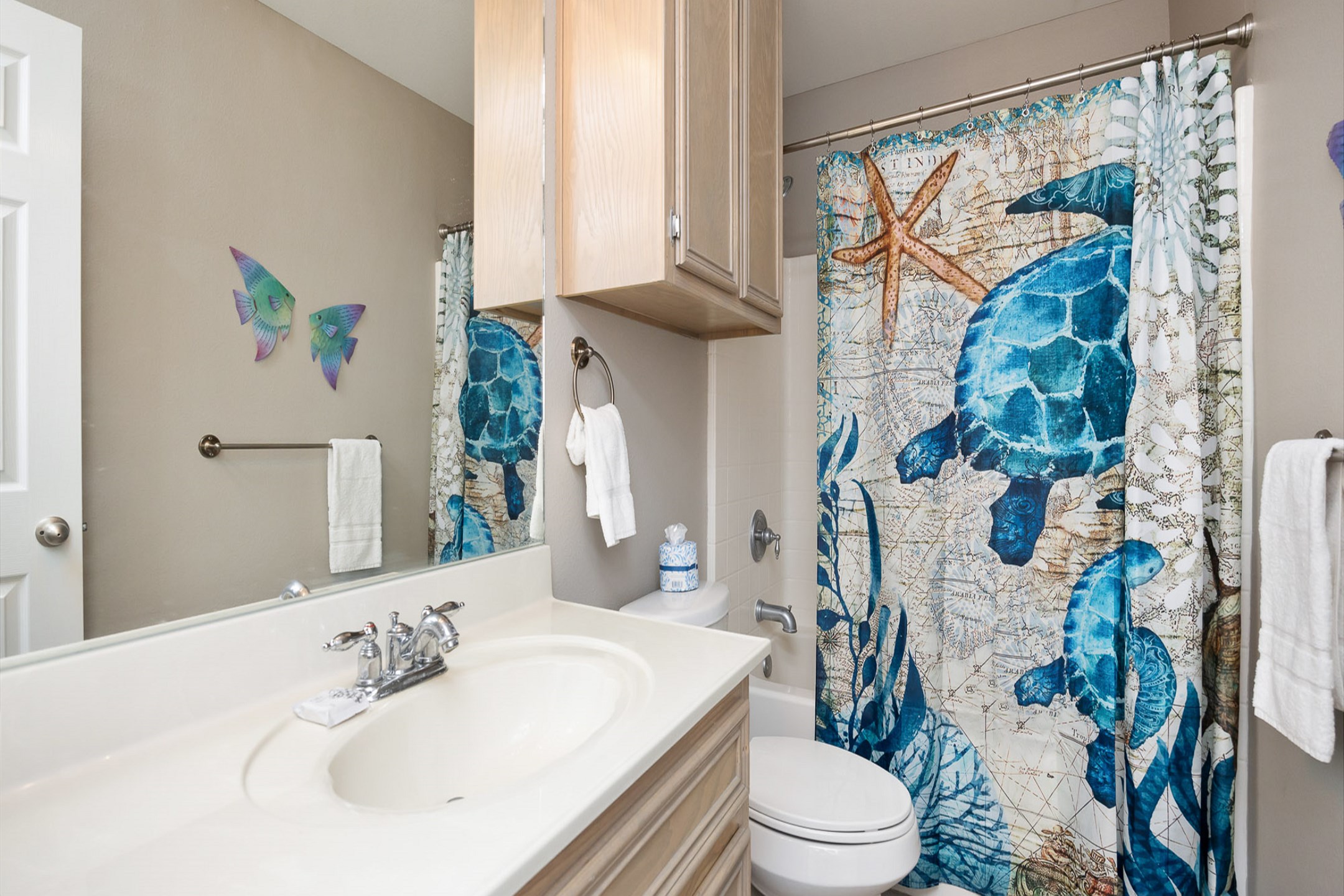 Guest bathroom with tub/shower combo