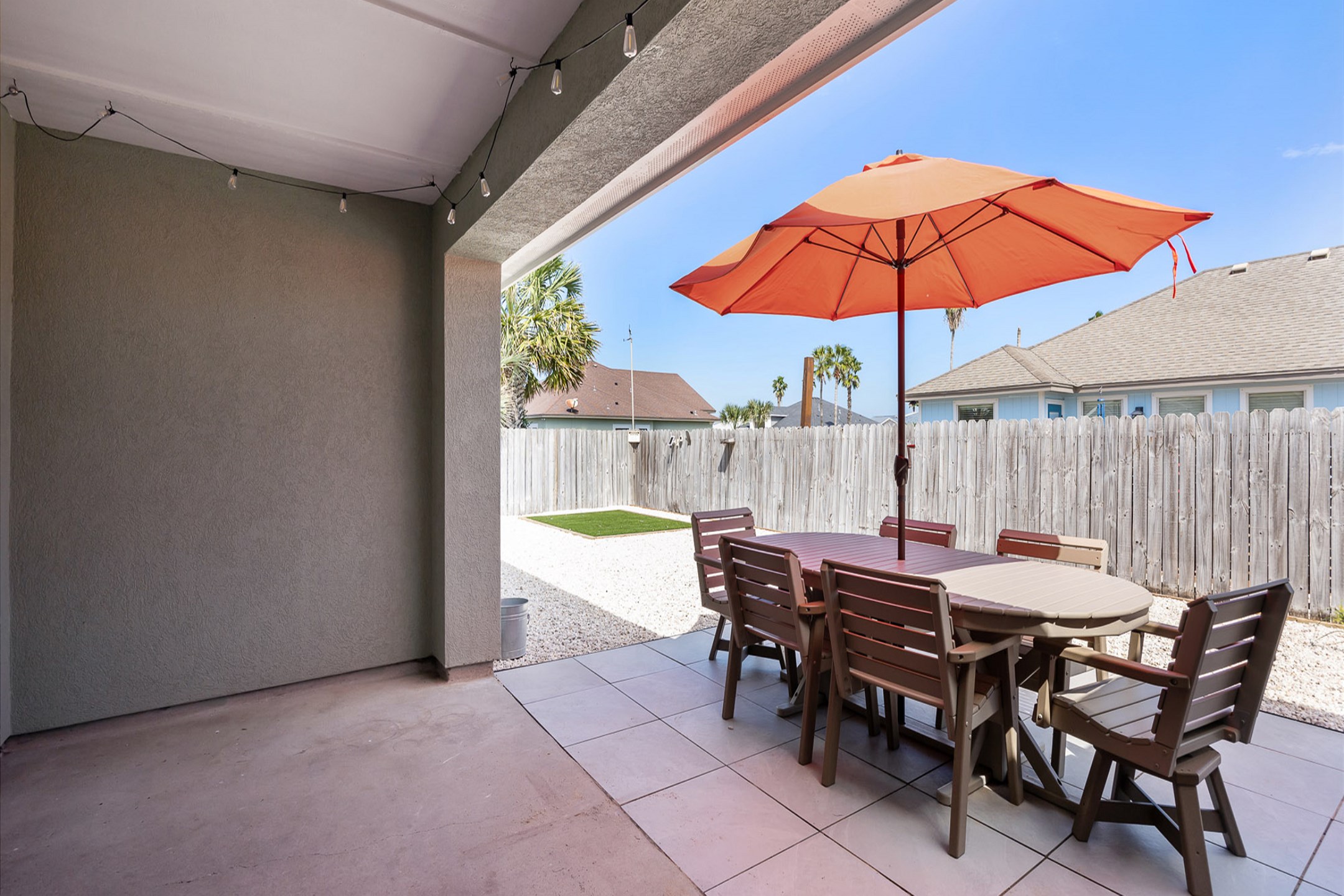 Back patio area with seating for six and plenty of space for your pet 