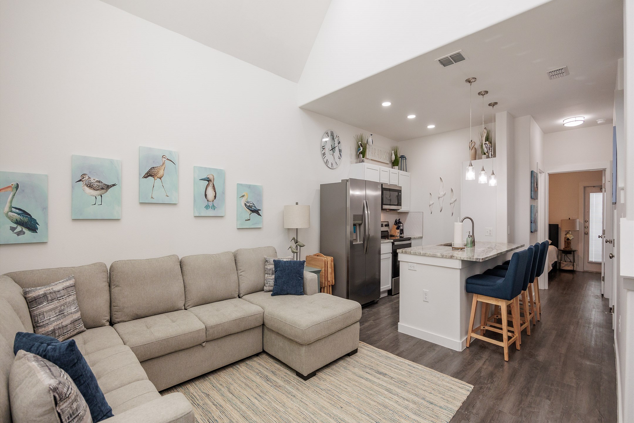 Smugglers Cove - The Feathered Charm TSPC904 2