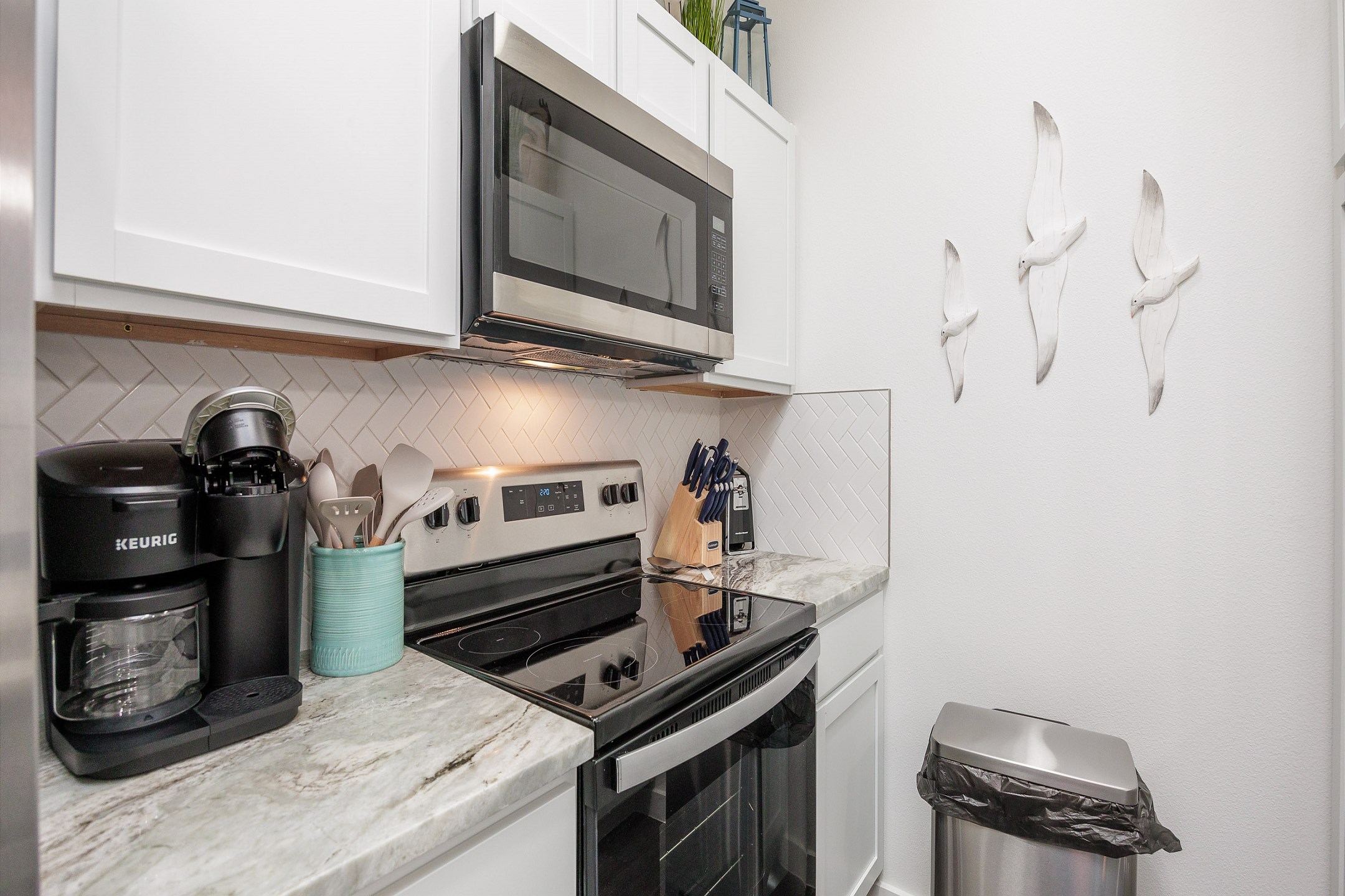 Kitchen space with everything you need to cook on your vacation 