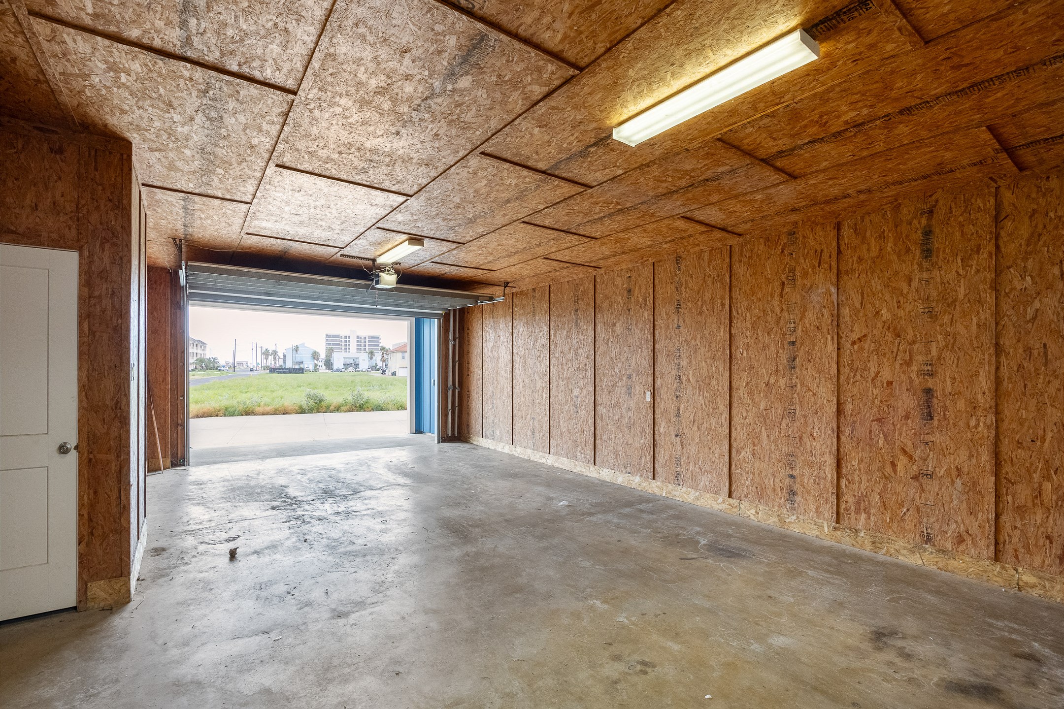 Garage with parking for 4 midsize cars (1000 sq. ft)