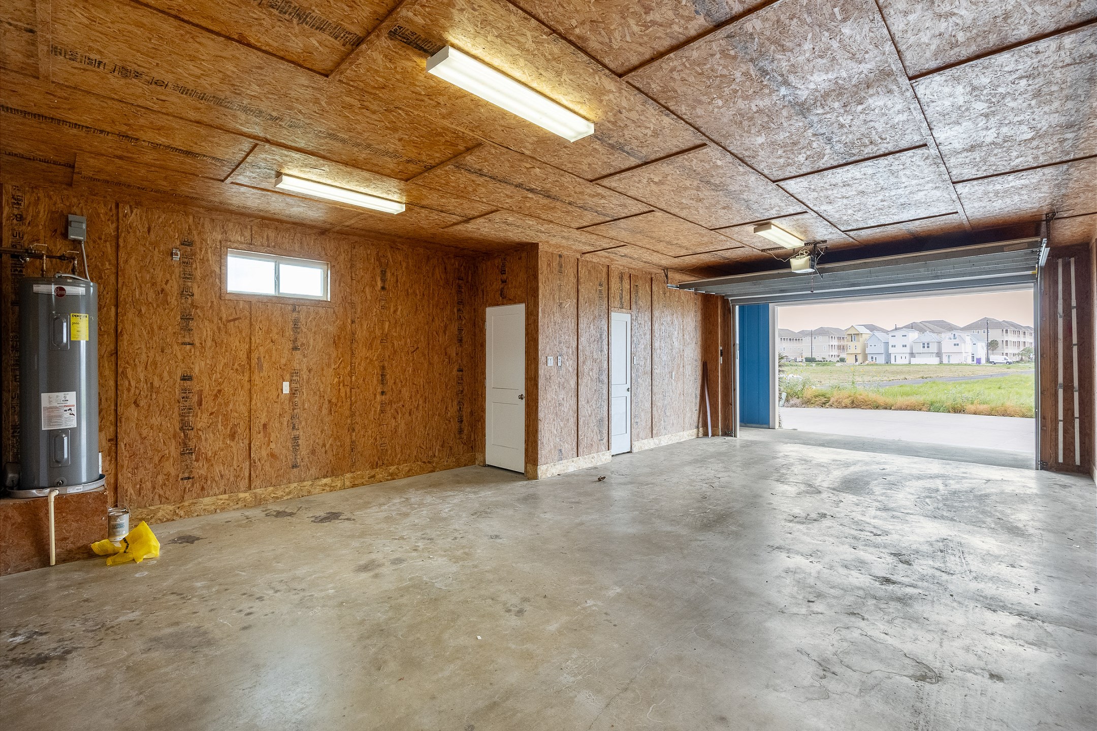 Garage with parking for 4 midsize cars (1000 sq. ft)