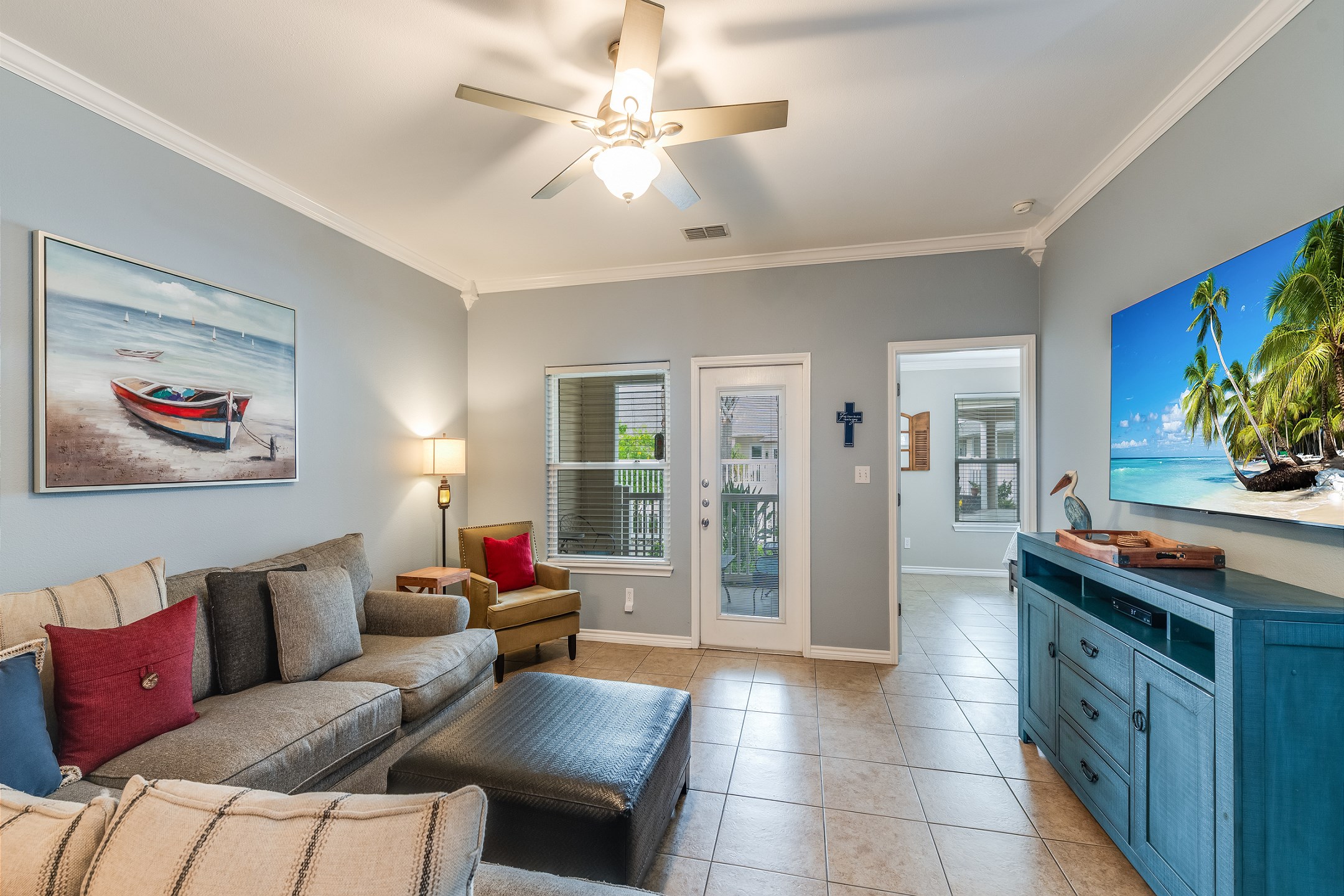 Flow freely—perfect for entertaining!
