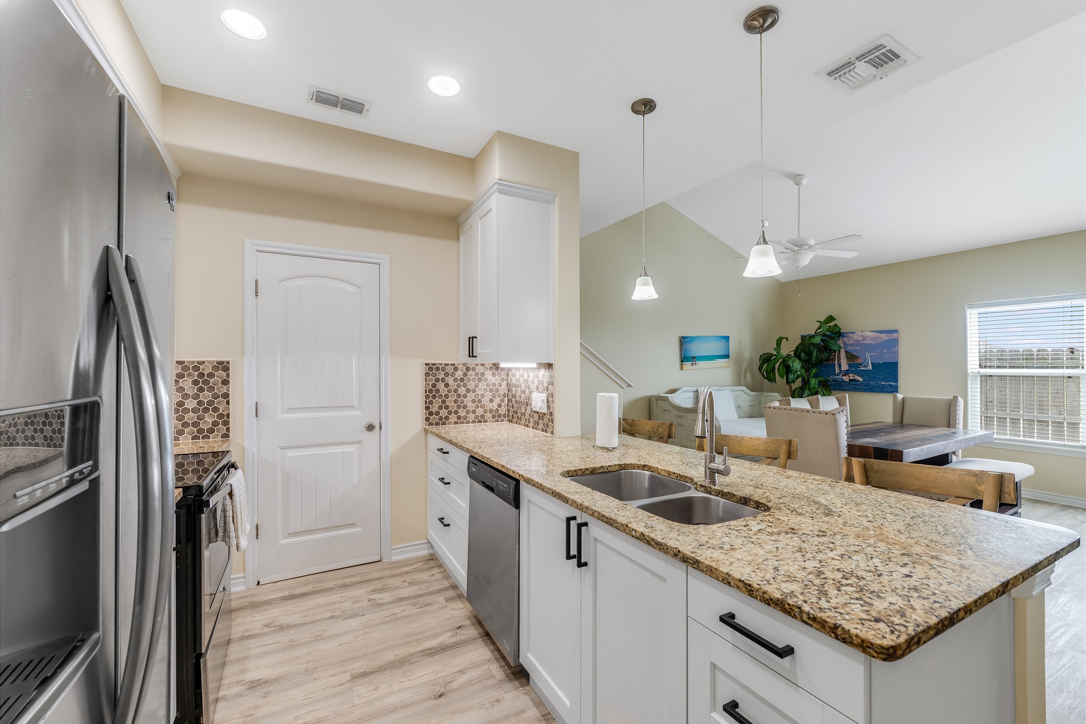 Fully equipped kitchen for whipping up meals for the family or snacks for the kids