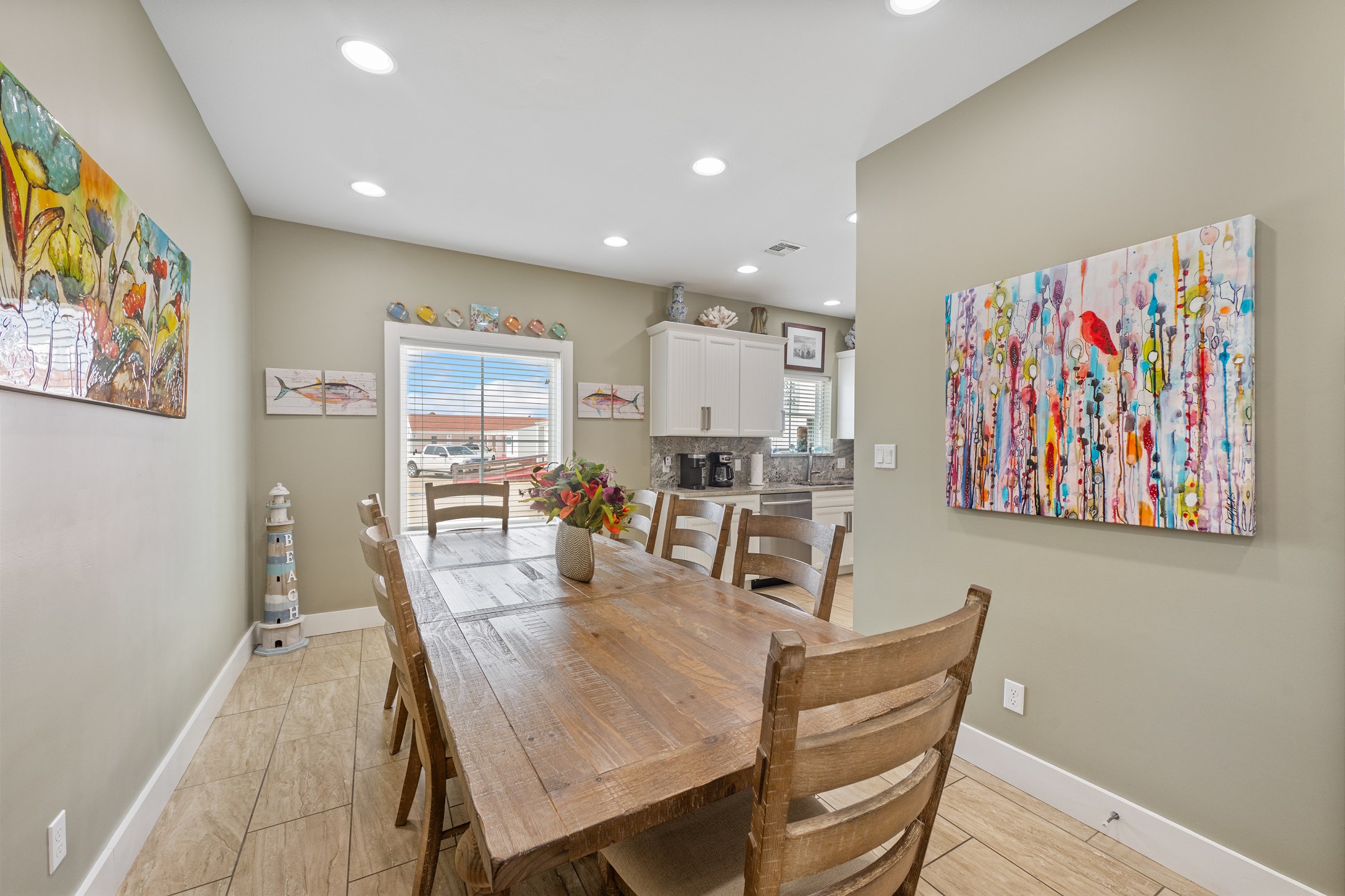 Large dining room table with seating for seven is perfect for family meals or relaxed gatherings during your vacation