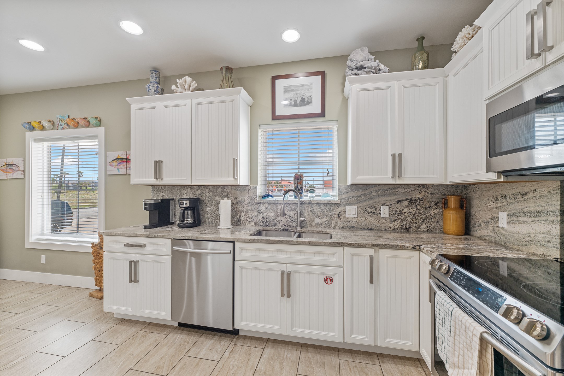 The clean, contemporary design makes it easy to relax and cook, with plenty of space for everything from snacks to full meals