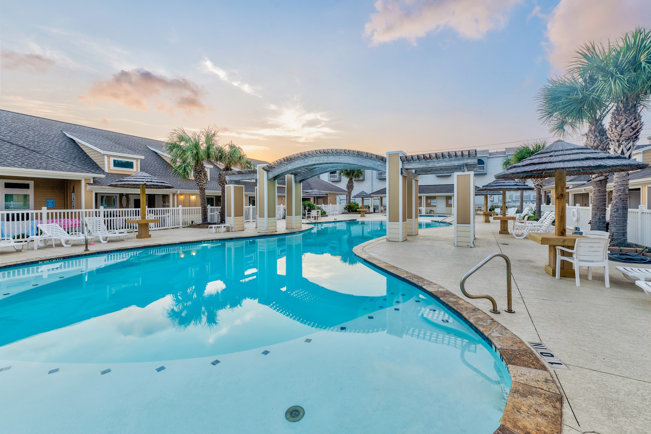 Village by the Beach - Salty Beach Life B914